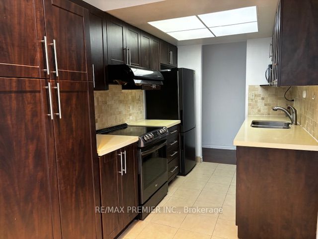 5785 Yonge Street, #209