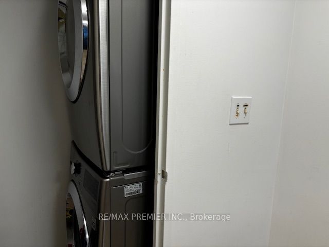 5785 Yonge Street, #209