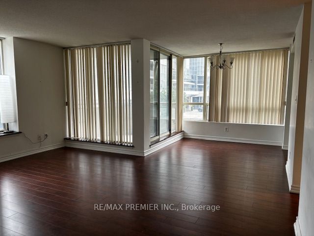 5785 Yonge Street, #209