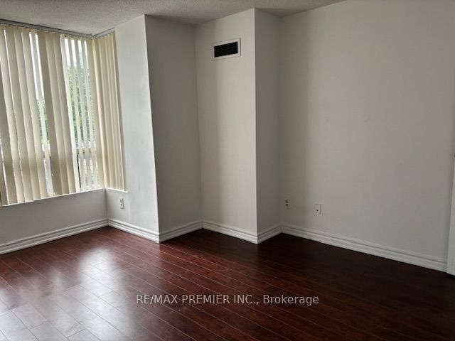 5785 Yonge Street, #209