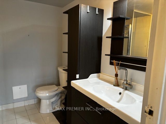 5785 Yonge Street, #209