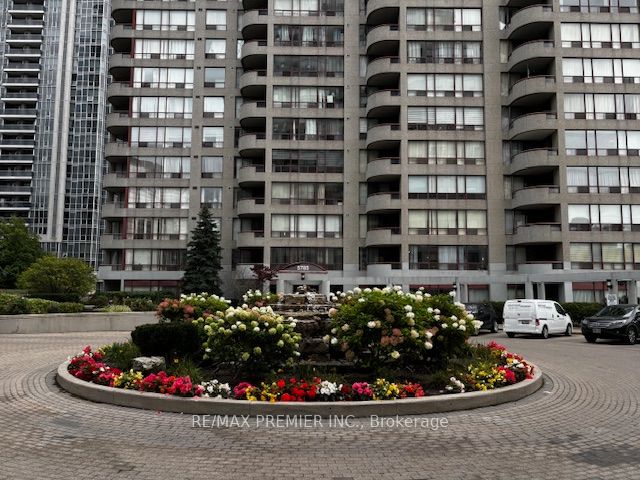 5785 Yonge Street, #209