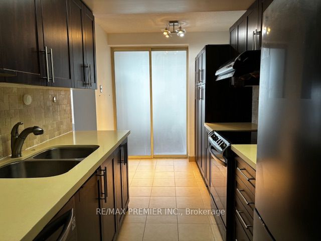 5785 Yonge Street, #209