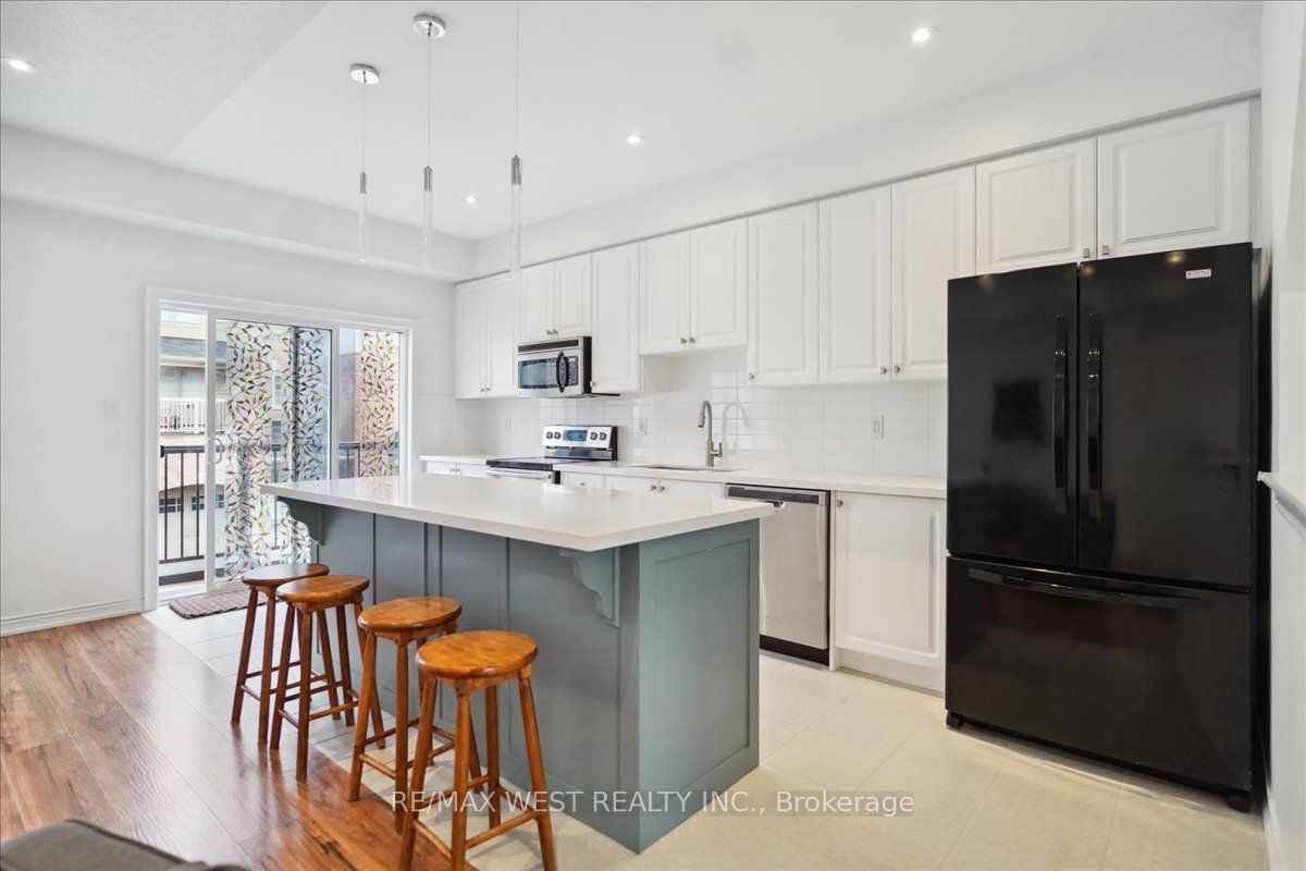 17 Devineridge Avenue