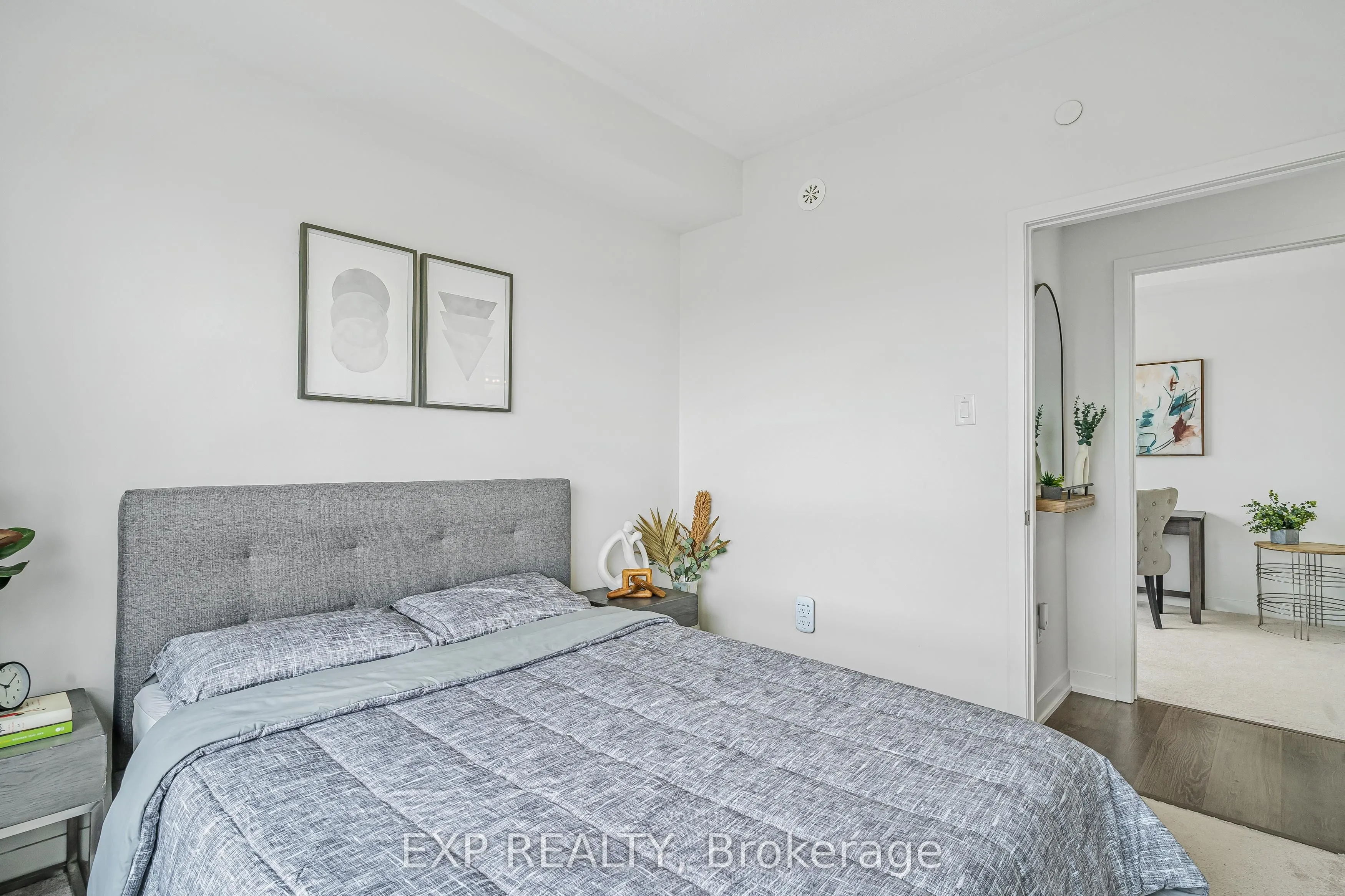 20 Orchid Place Drive, #404