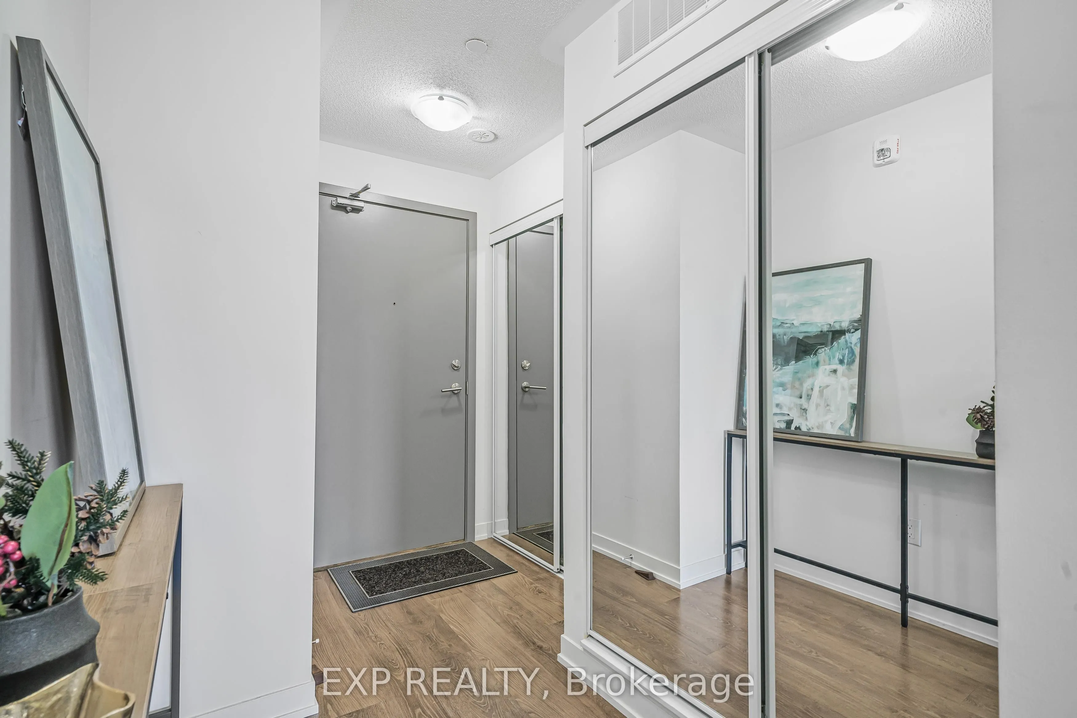 20 Orchid Place Drive, #404