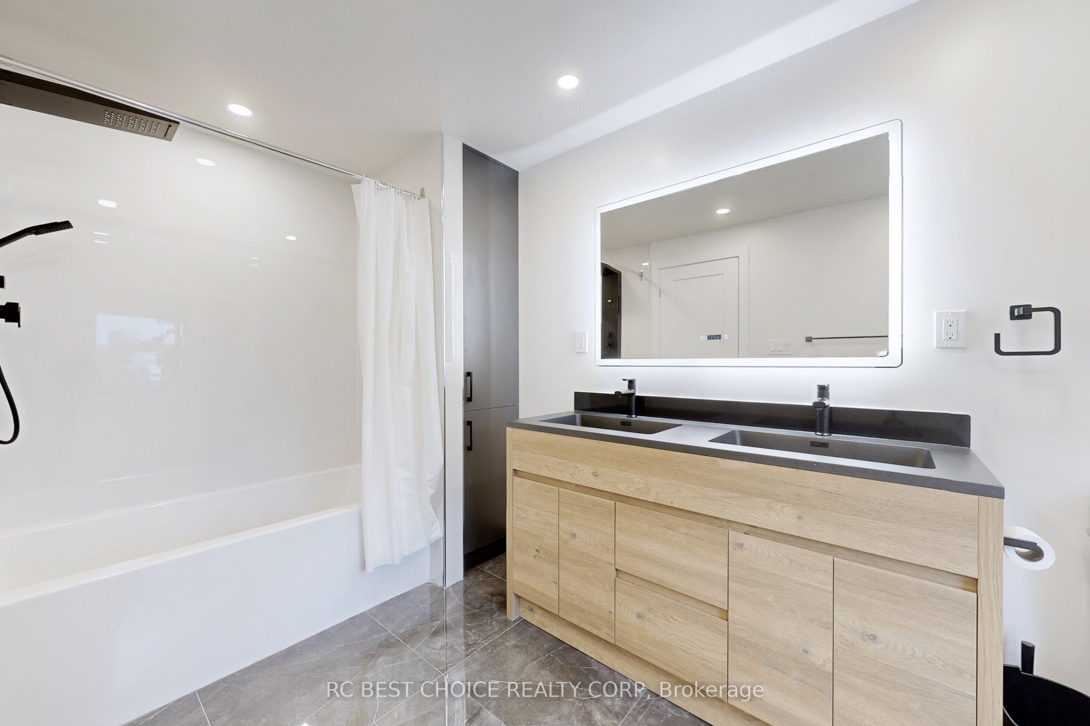 260 Dewhurst Boulevard N