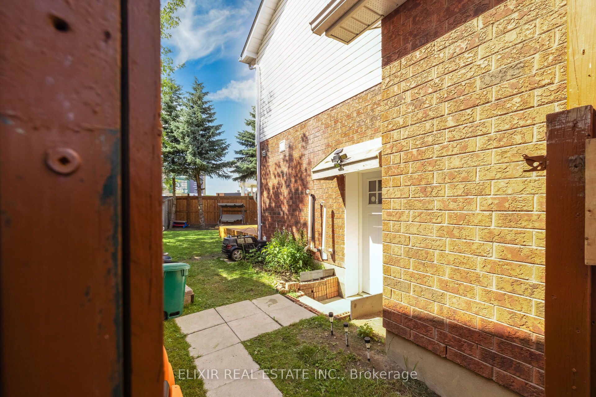 1875 Dalhousie Crescent