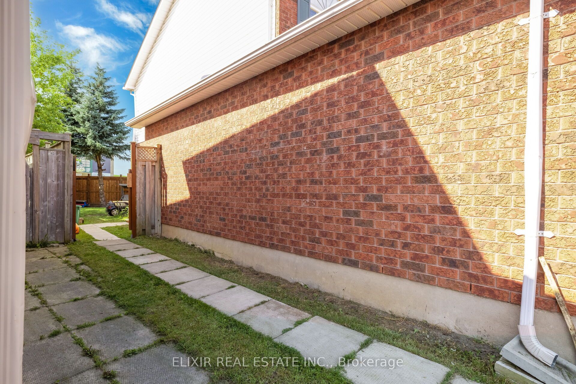 1875 Dalhousie Crescent