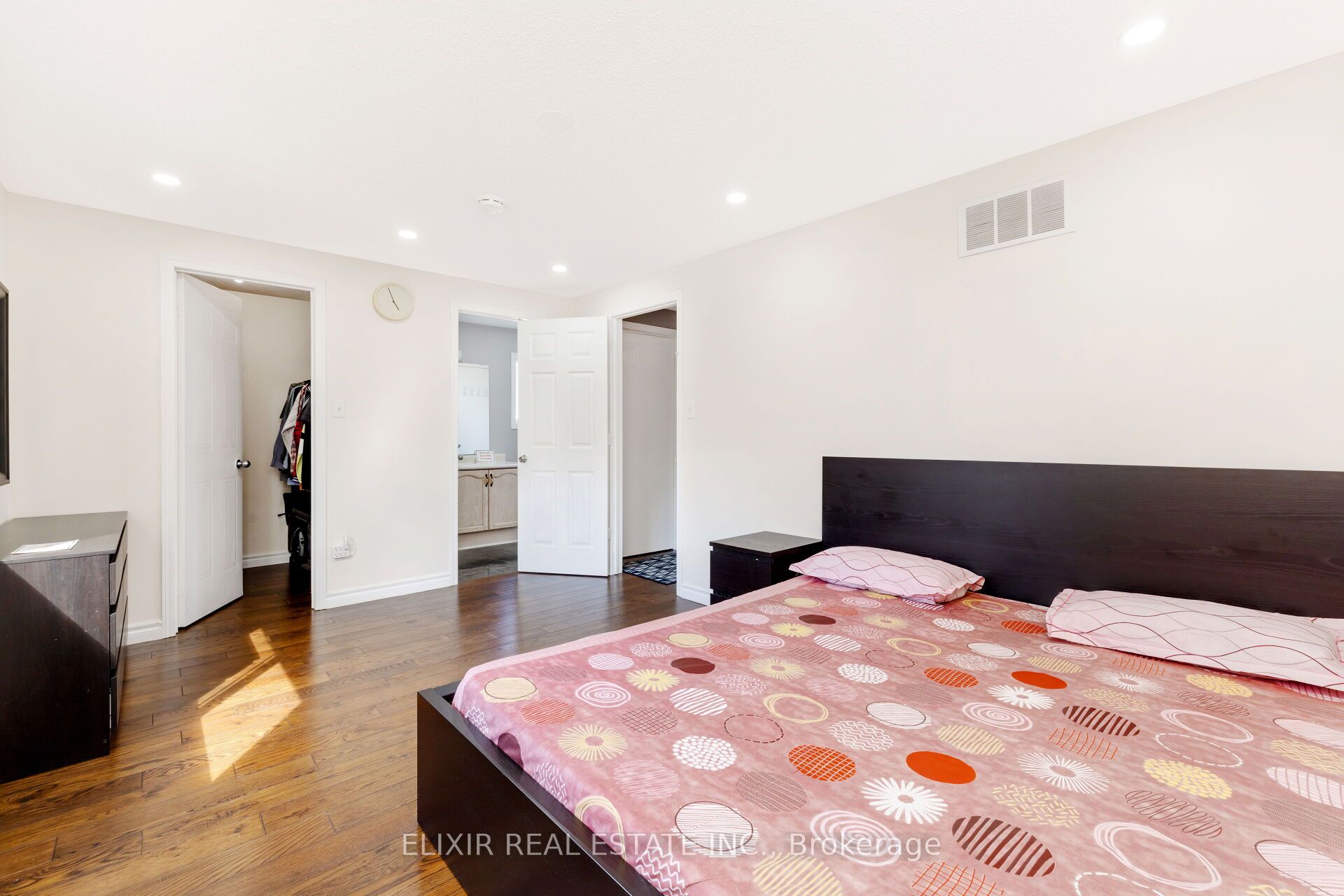 1875 Dalhousie Crescent