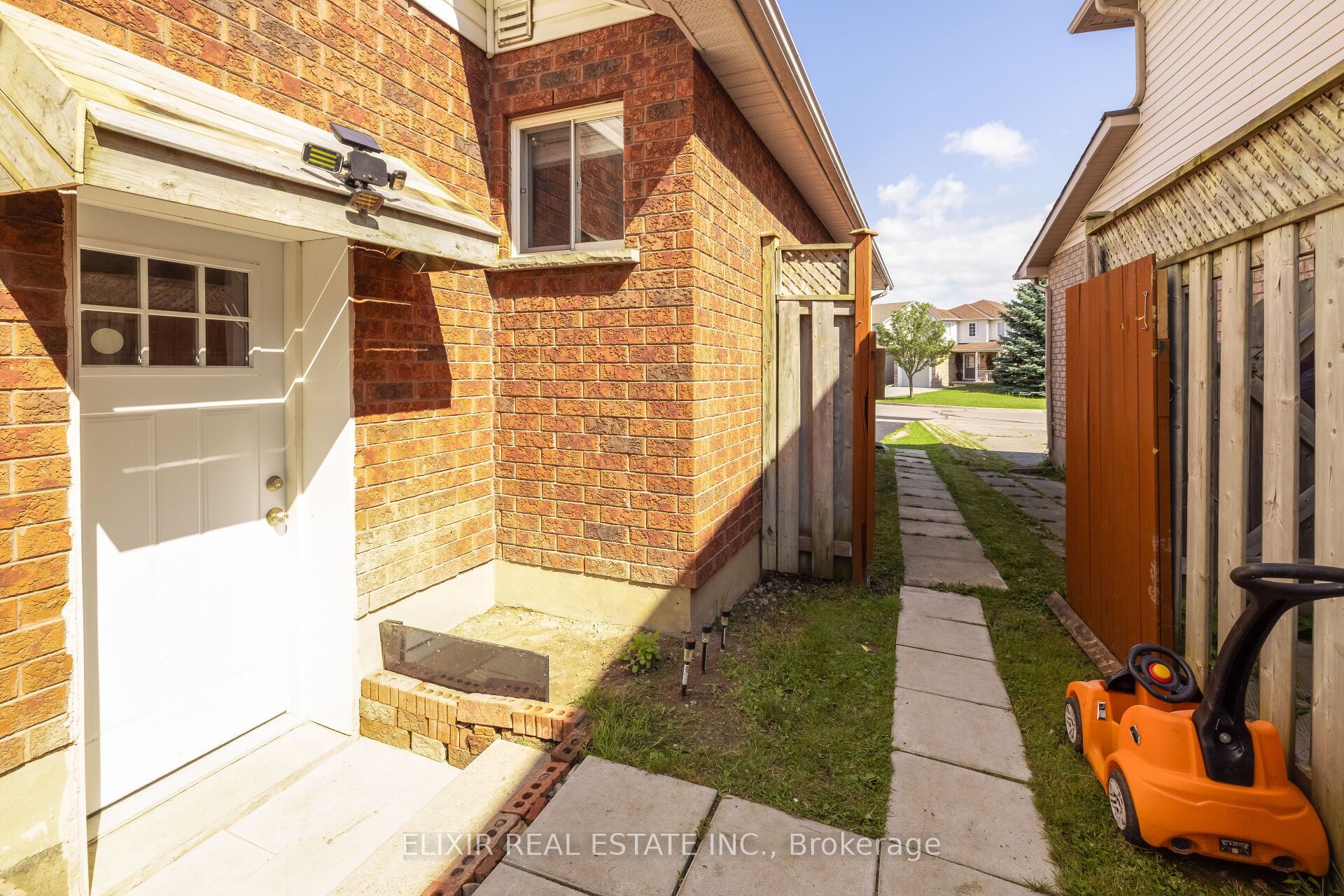 1875 Dalhousie Crescent