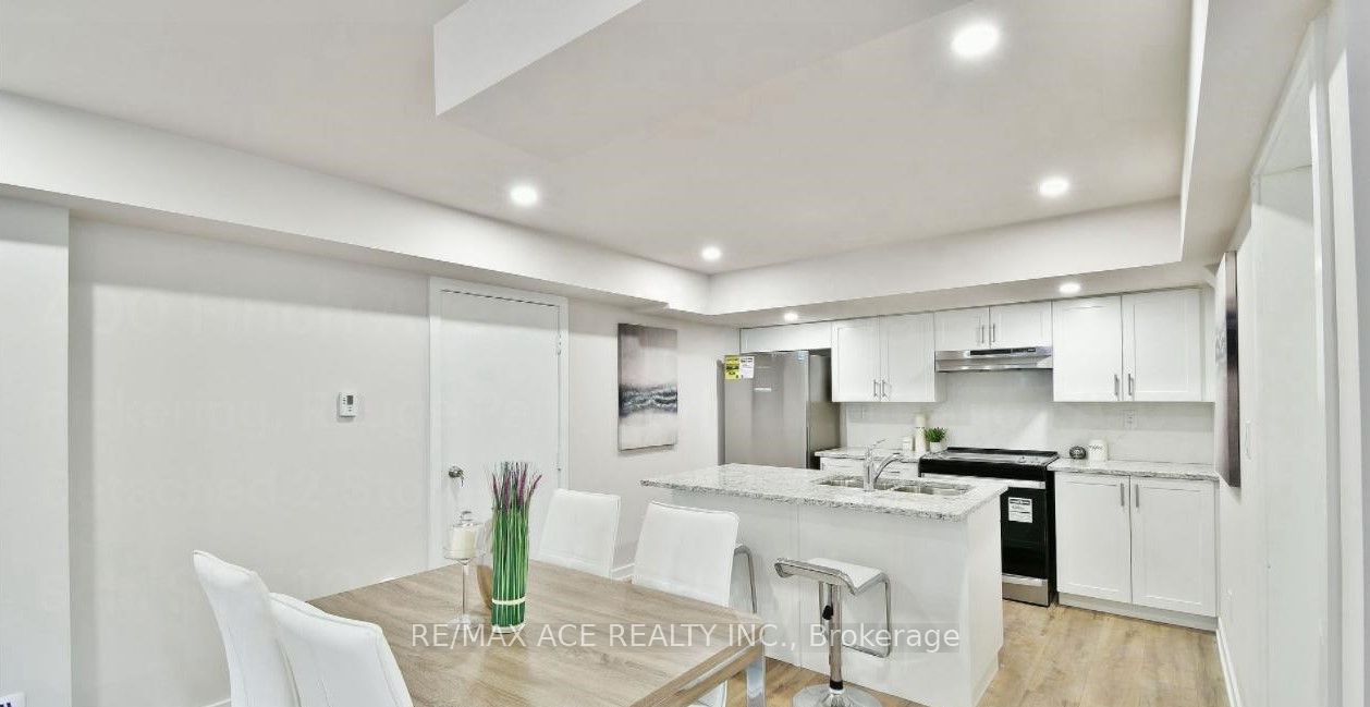 400 Finch Avenue E, #5
