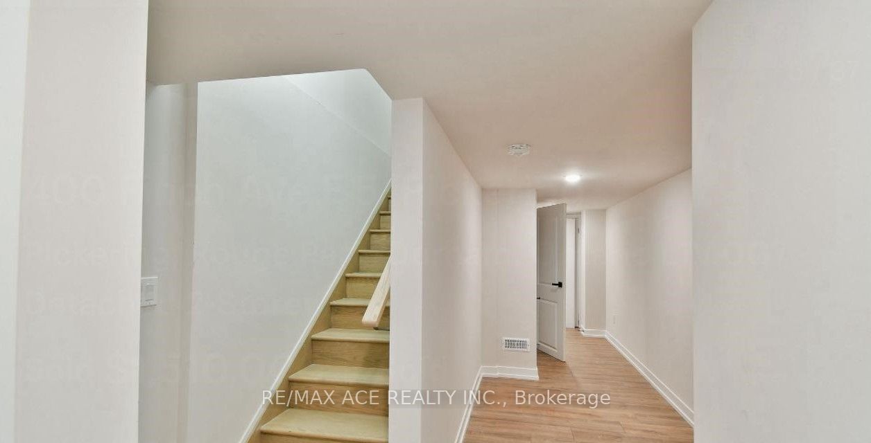 400 Finch Avenue E, #5
