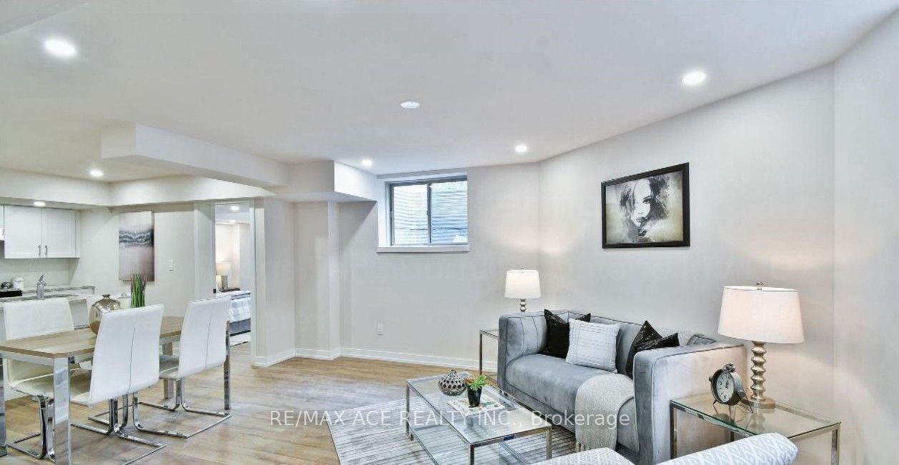 400 Finch Avenue E, #5
