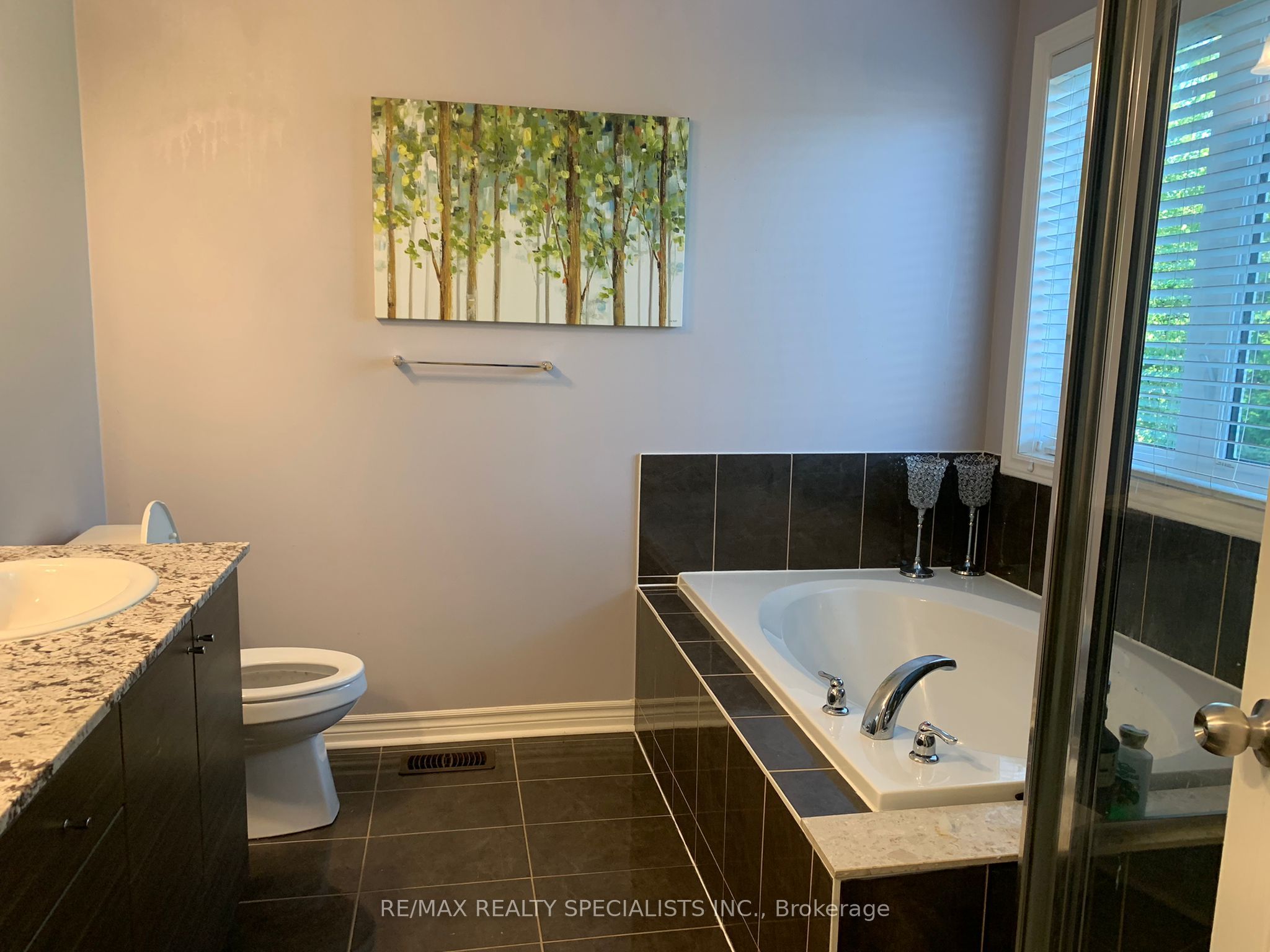 32 RUSHLAND Crescent