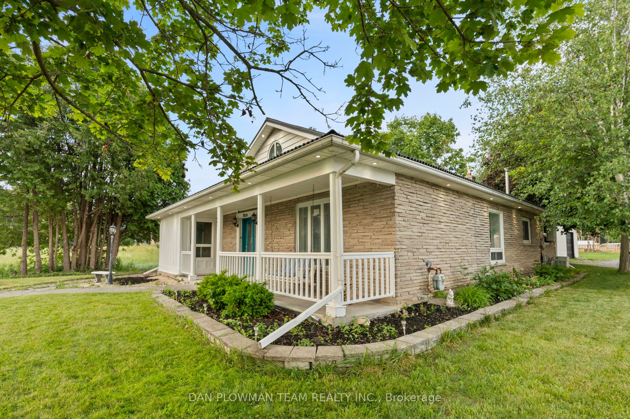 667 Townline Road N