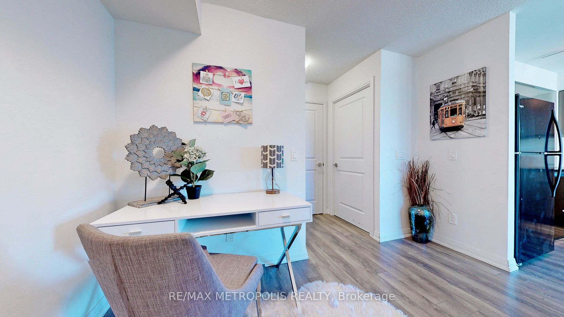 30 Meadowglen Place, #2405