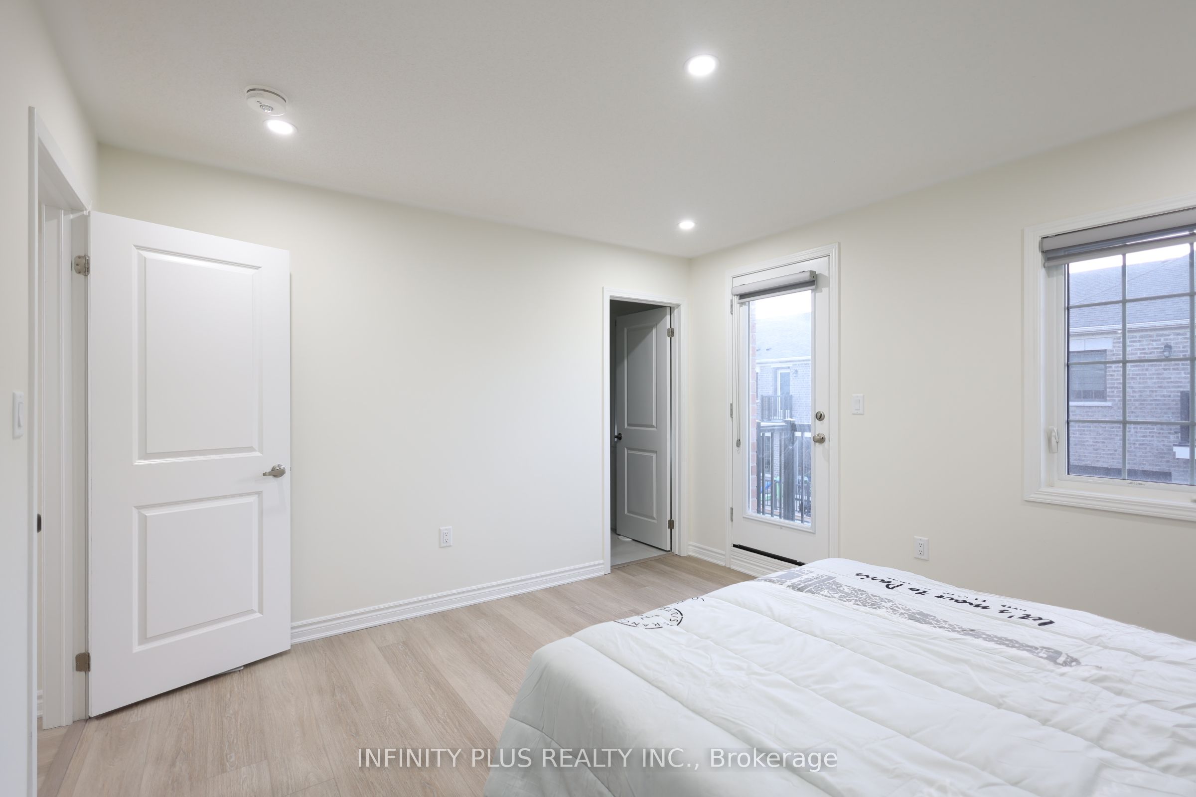 3330 Thunderbird Promenade