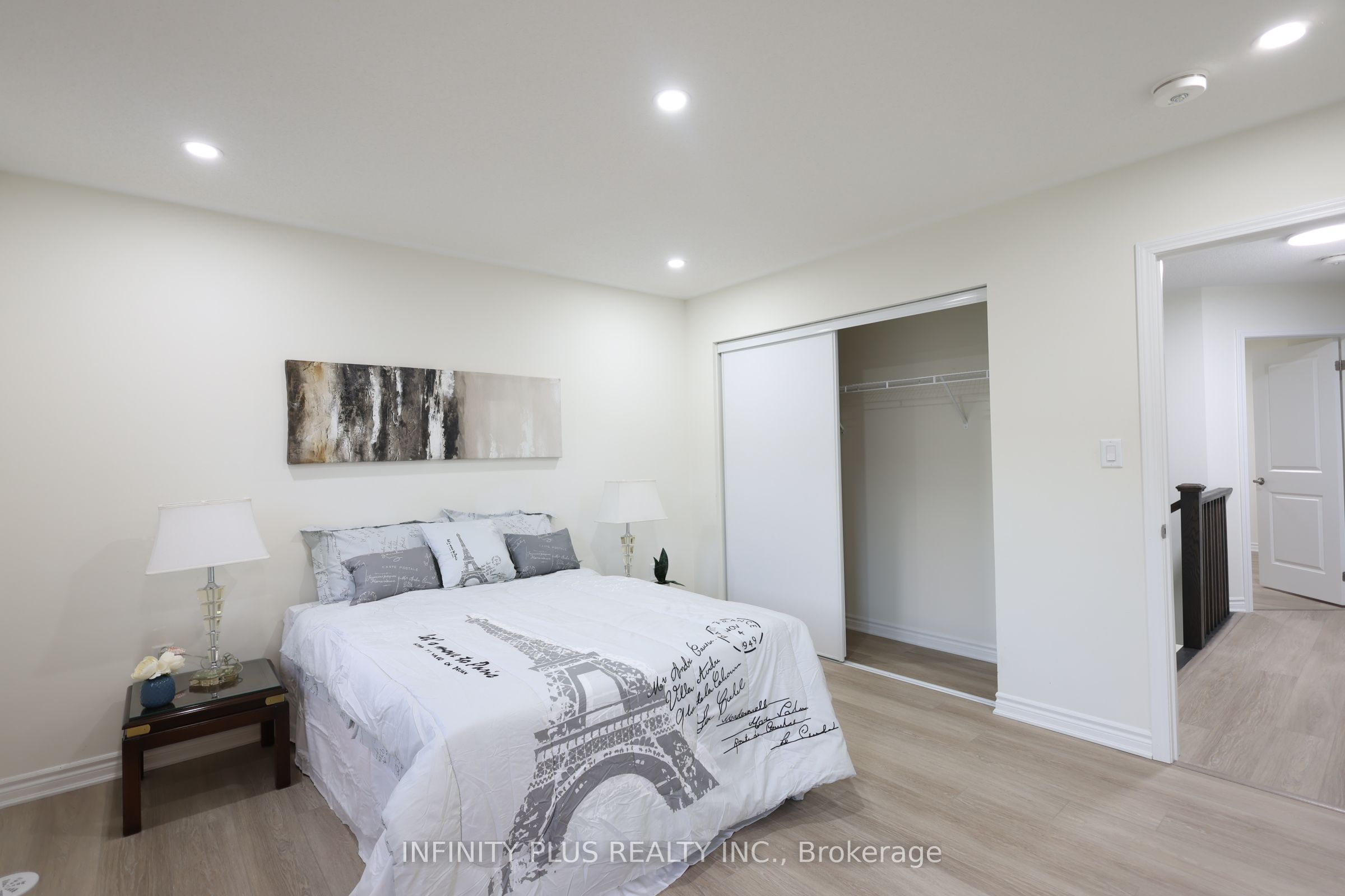 3330 Thunderbird Promenade