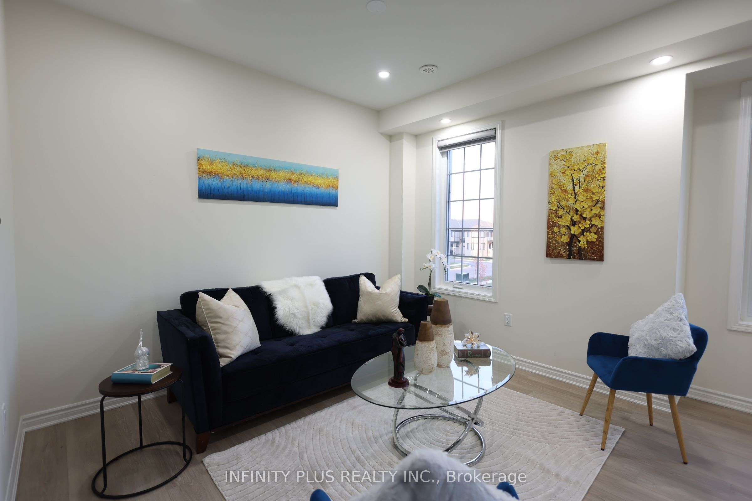 3330 Thunderbird Promenade