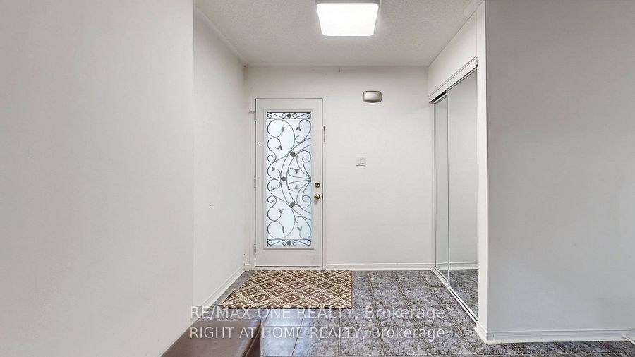 24 Holmes Crescent