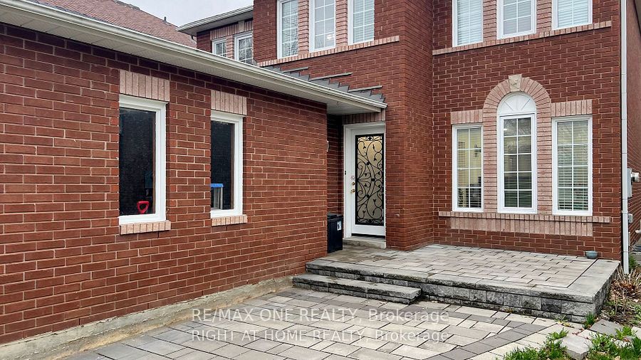 24 Holmes Crescent