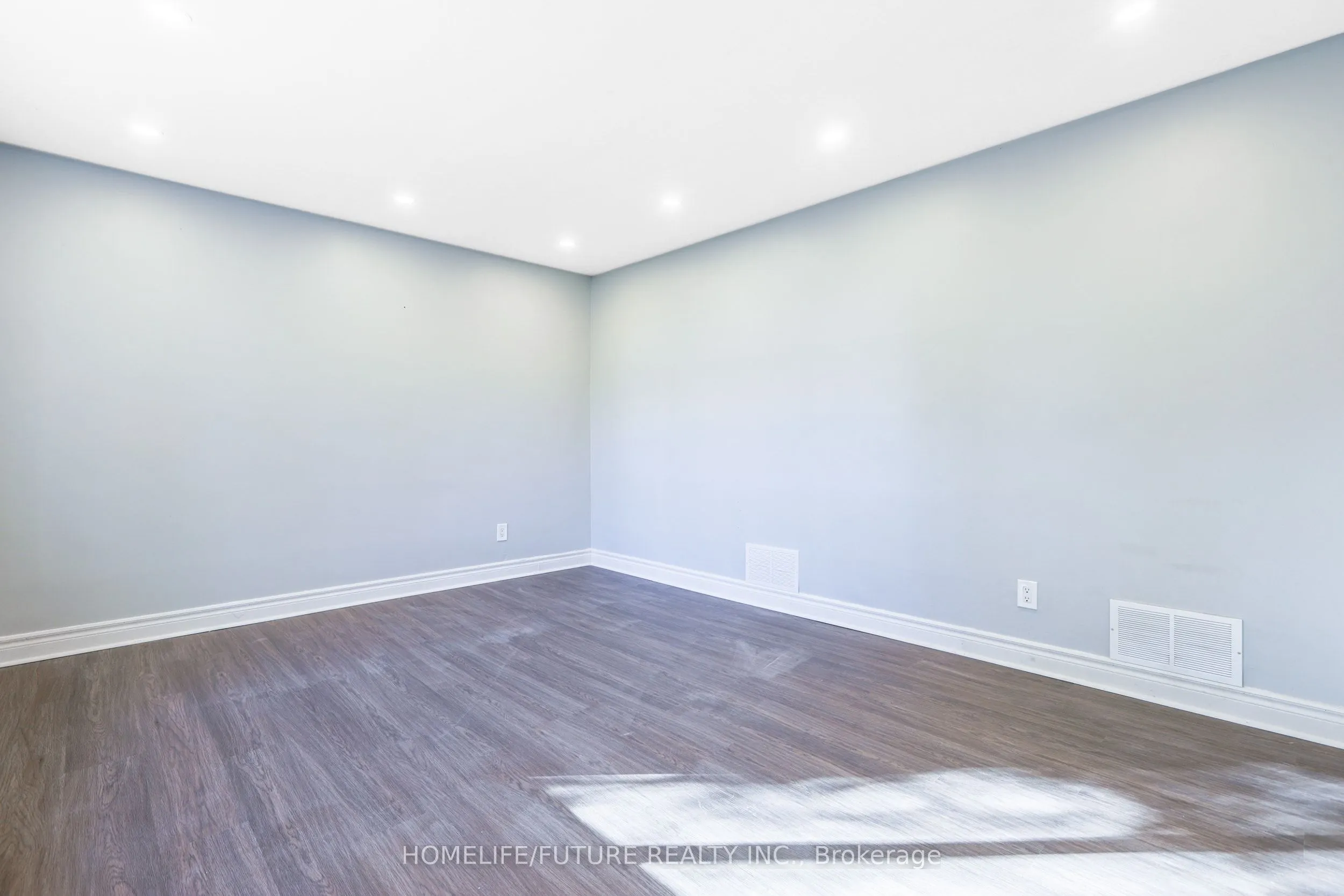 226 Oakridge Drive
