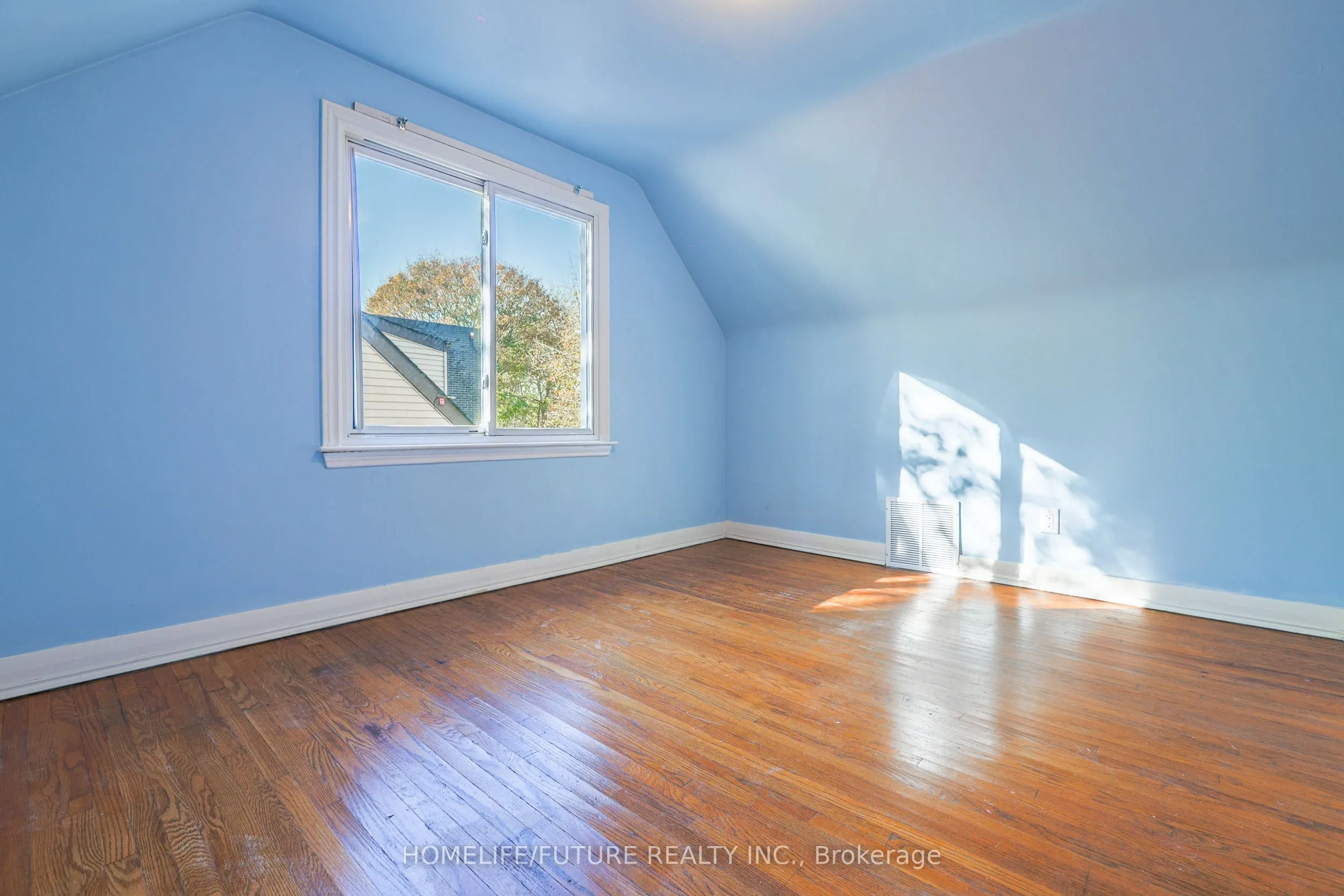226 Oakridge Drive