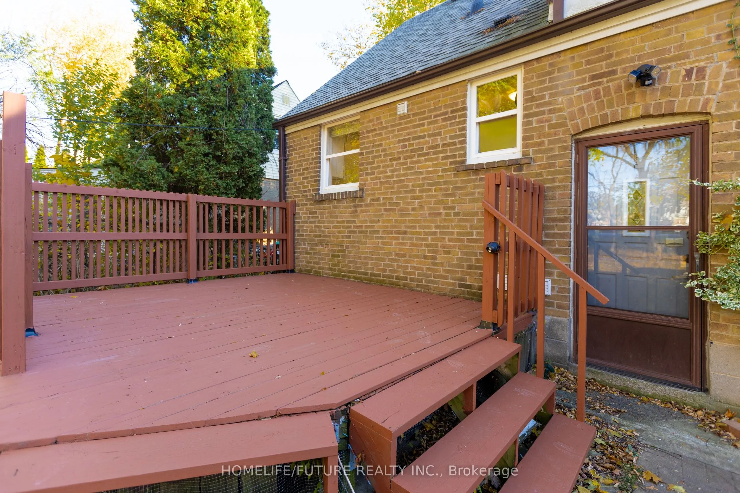 226 Oakridge Drive