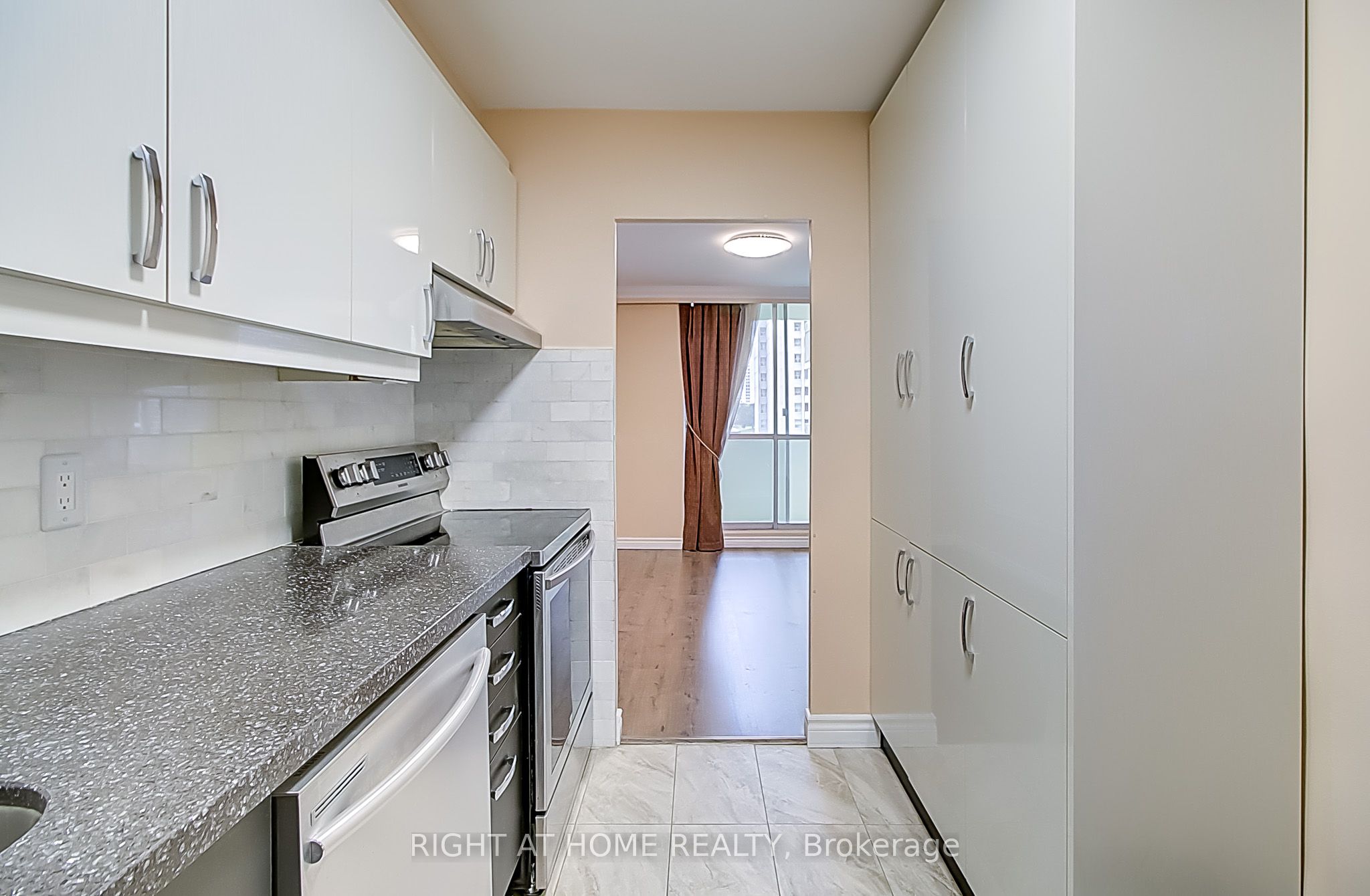 1 Massey Square, #419