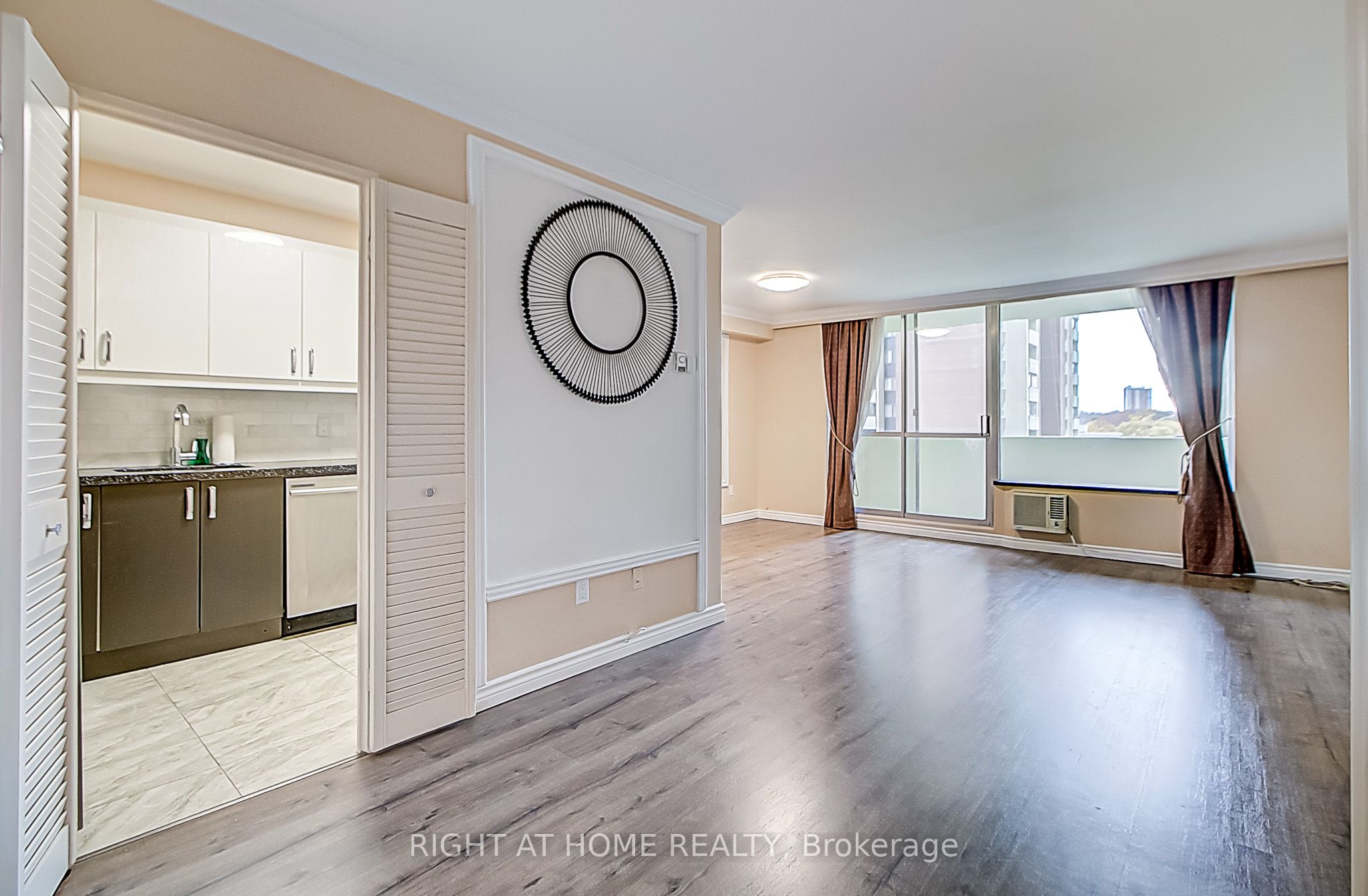 1 Massey Square, #419