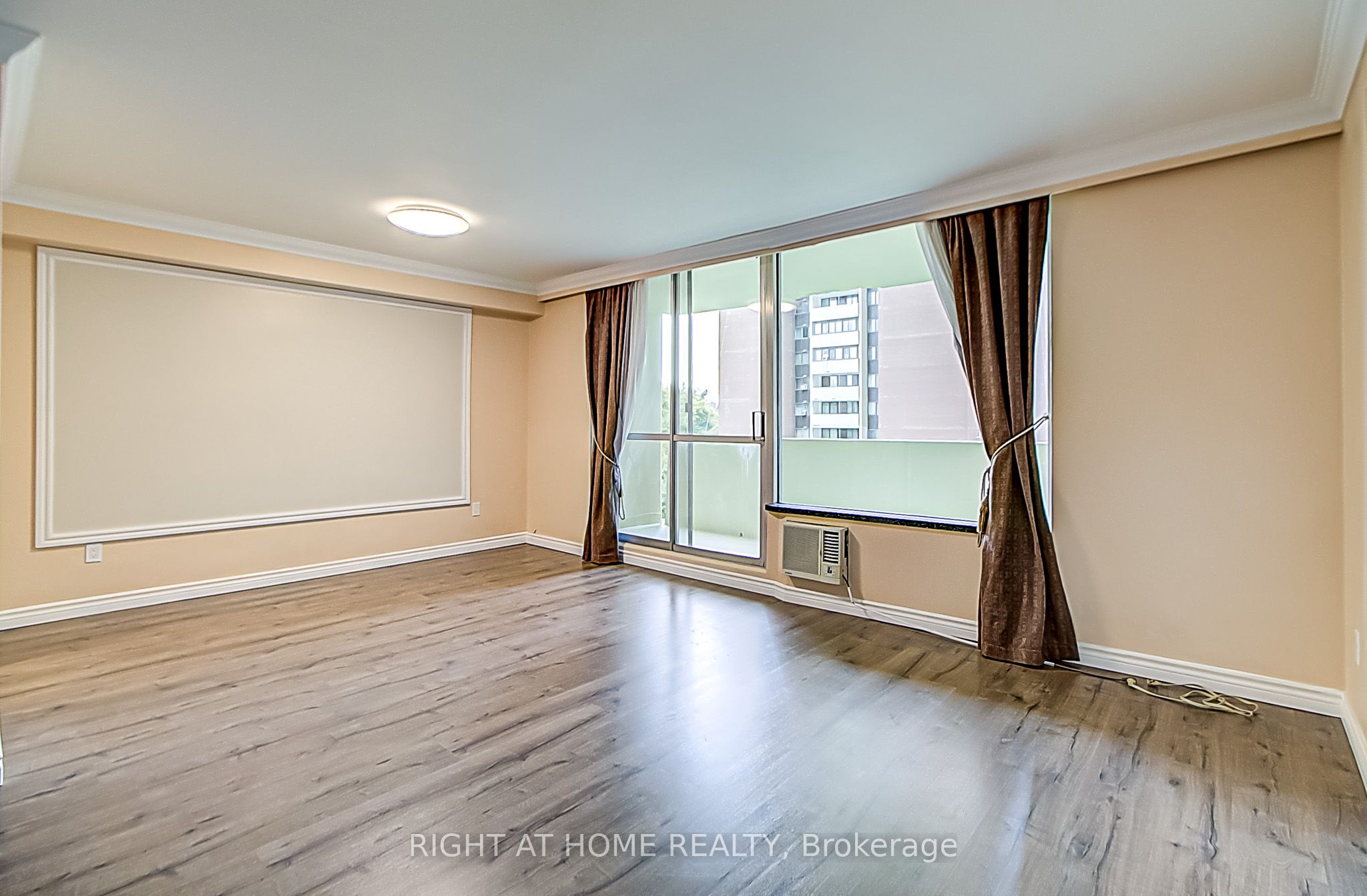1 Massey Square, #419