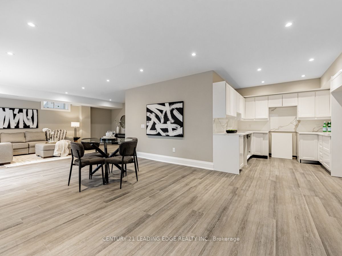 19 DONALDA Crescent