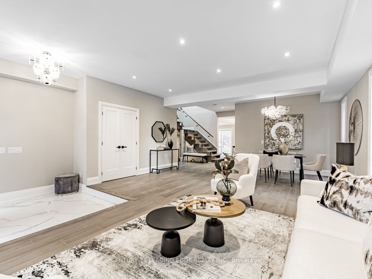 19 DONALDA Crescent