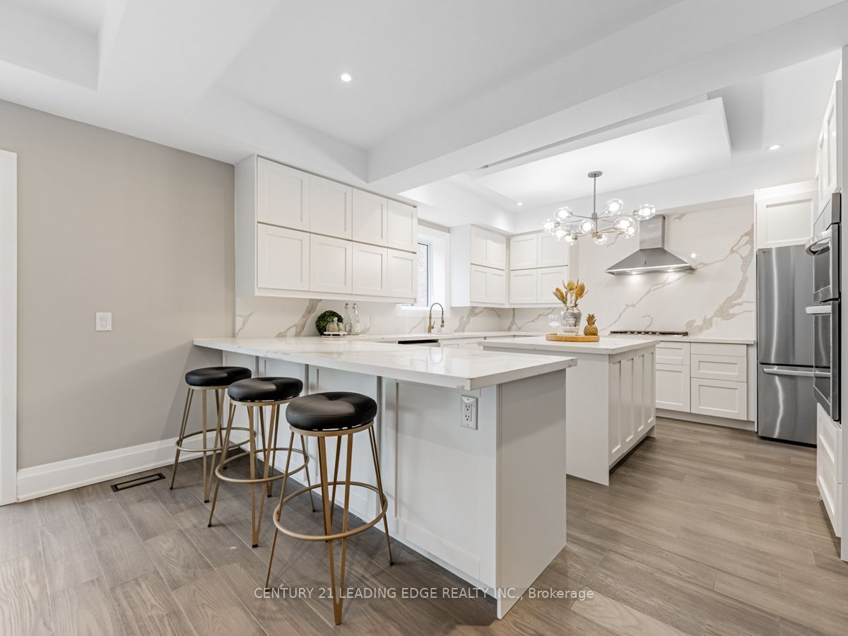 19 DONALDA Crescent