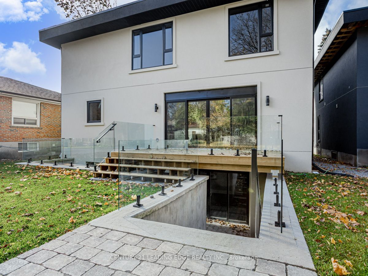 19 DONALDA Crescent