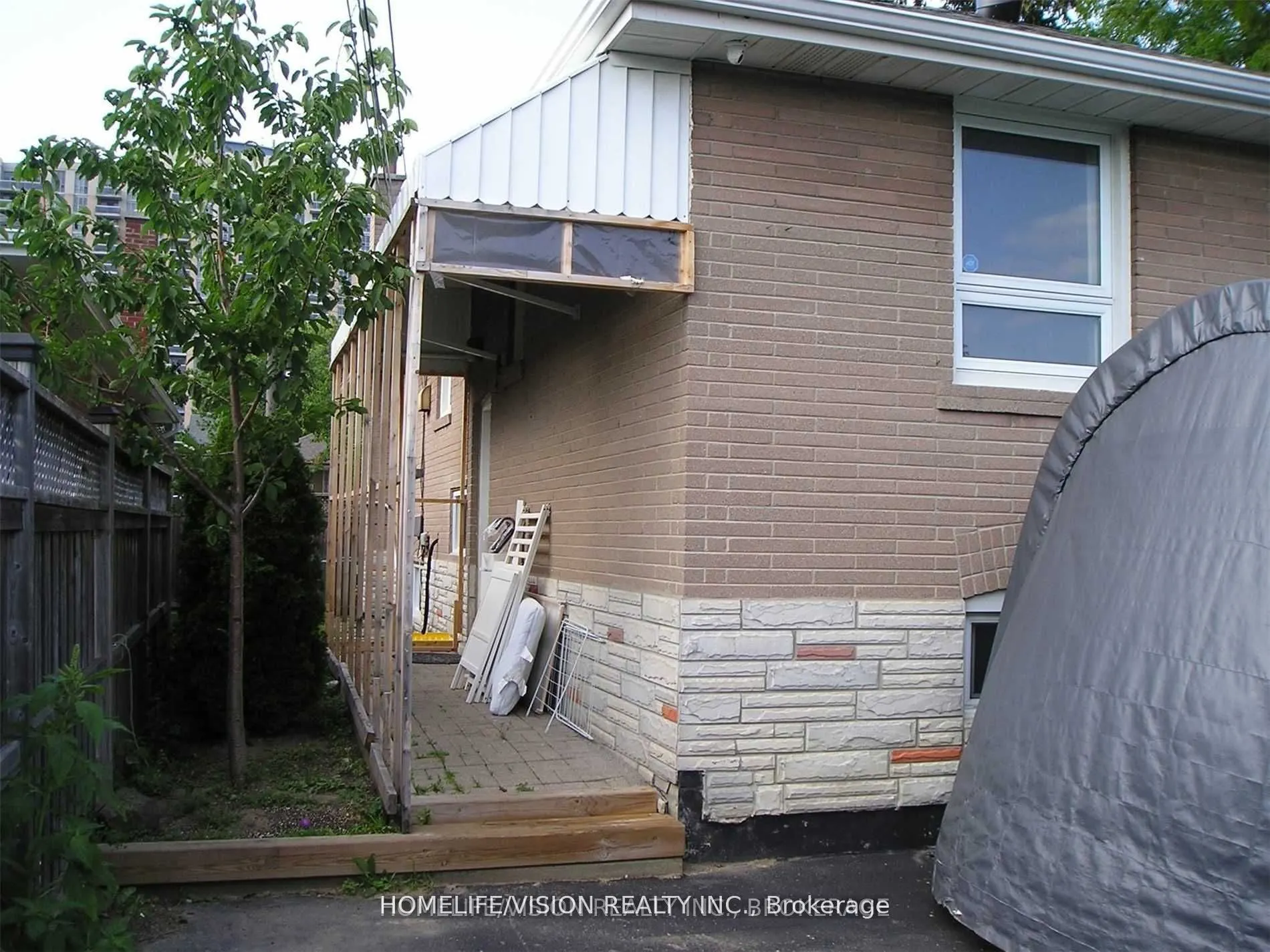 25 Arbutus Crescent, #Lower