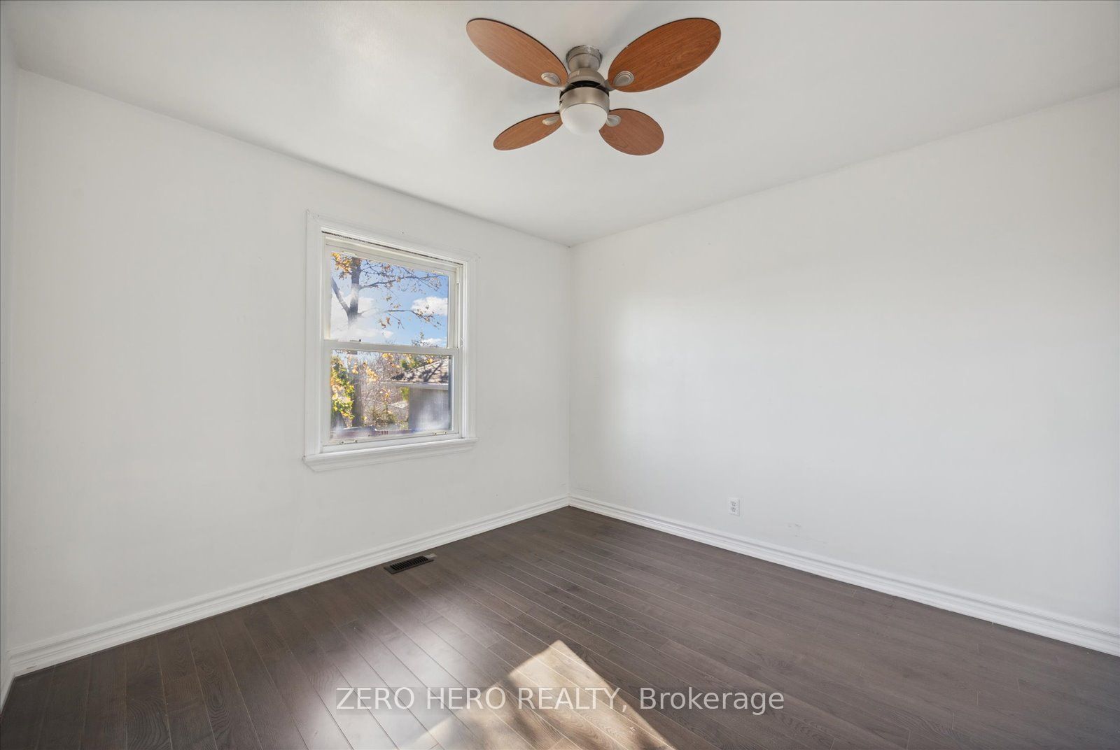 371 Rossland Road E