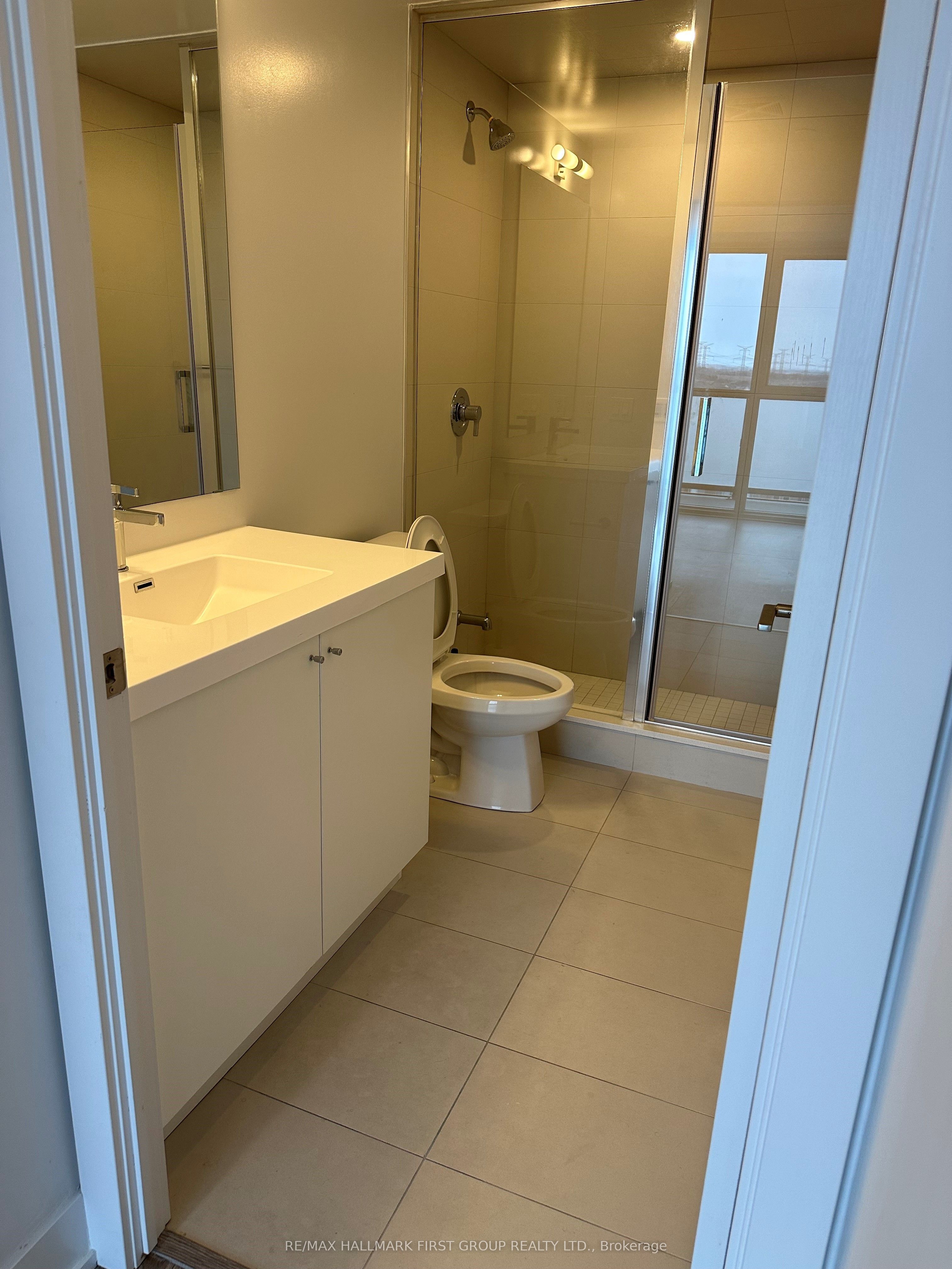 2550 SIMCOE Street N #604