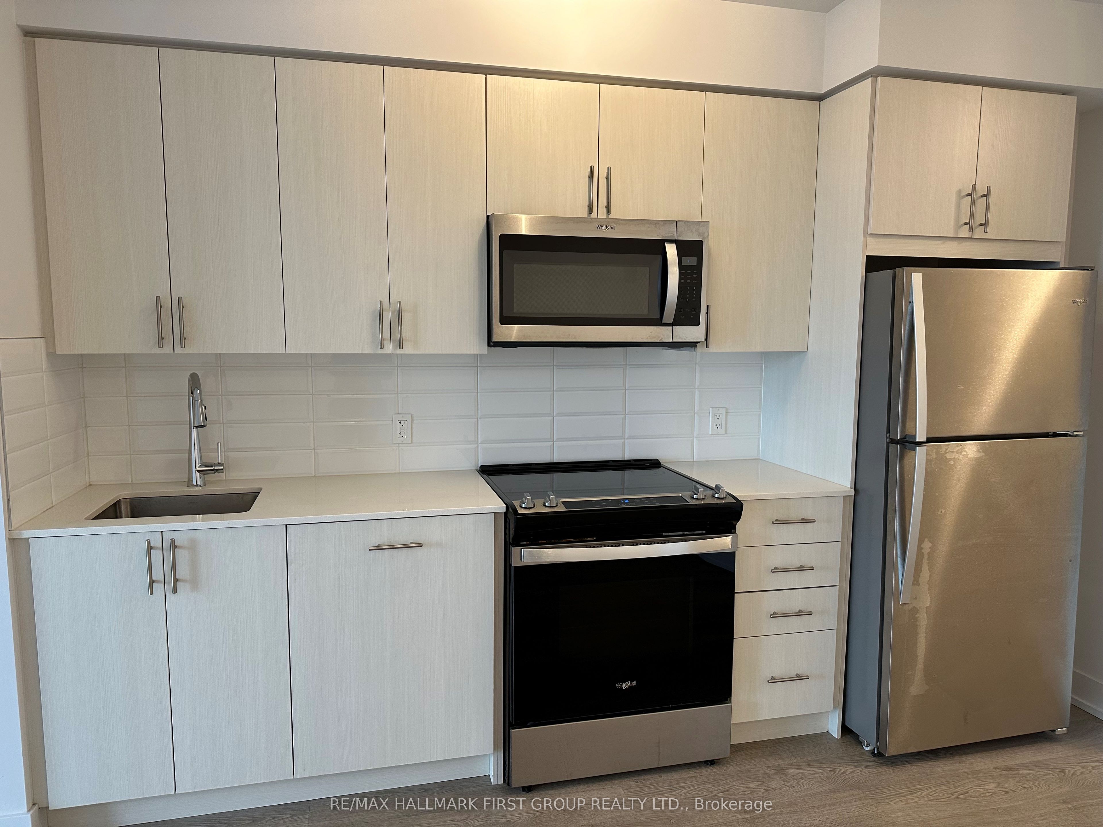 2550 SIMCOE Street N #604