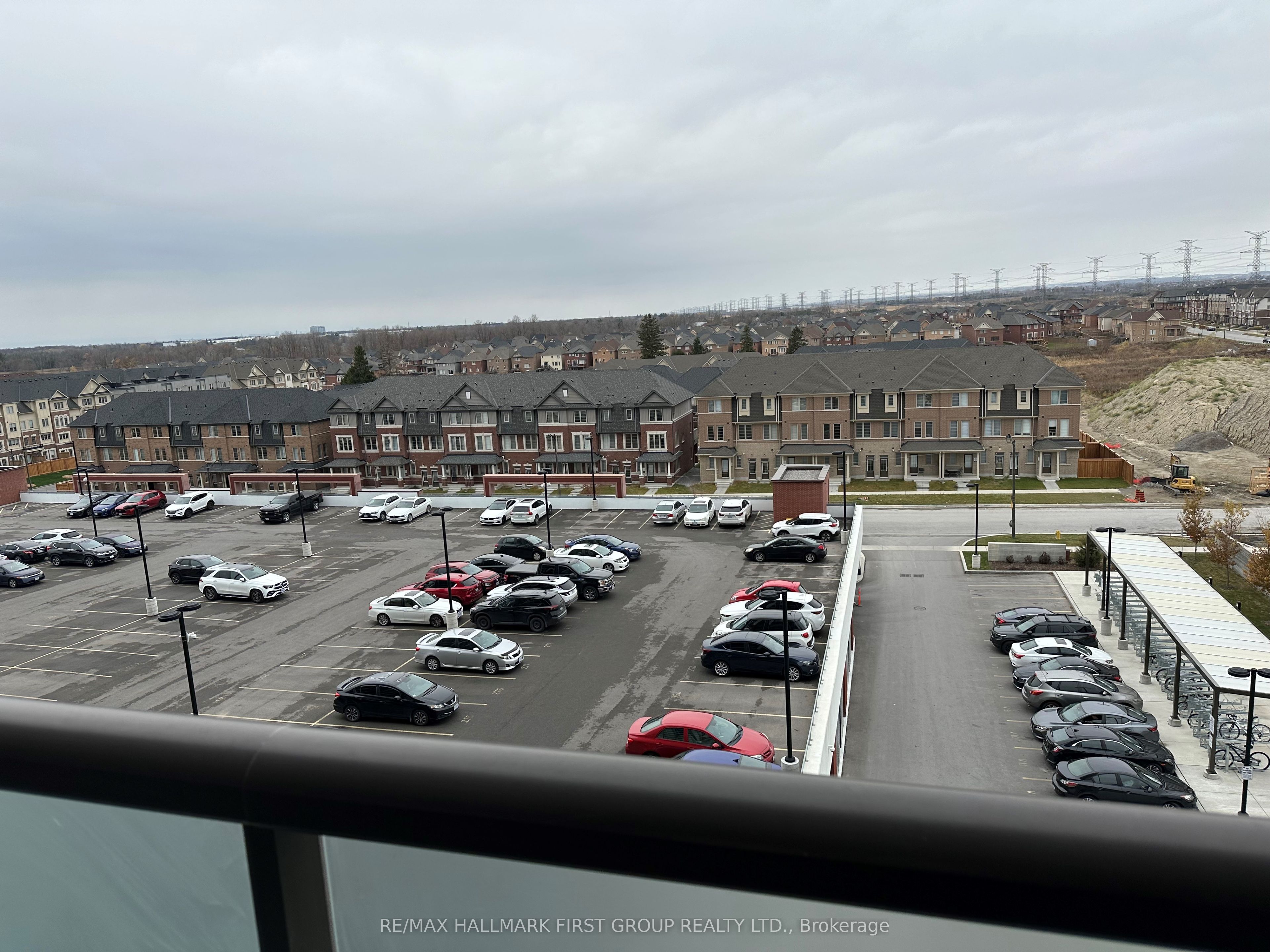2550 SIMCOE Street N #604