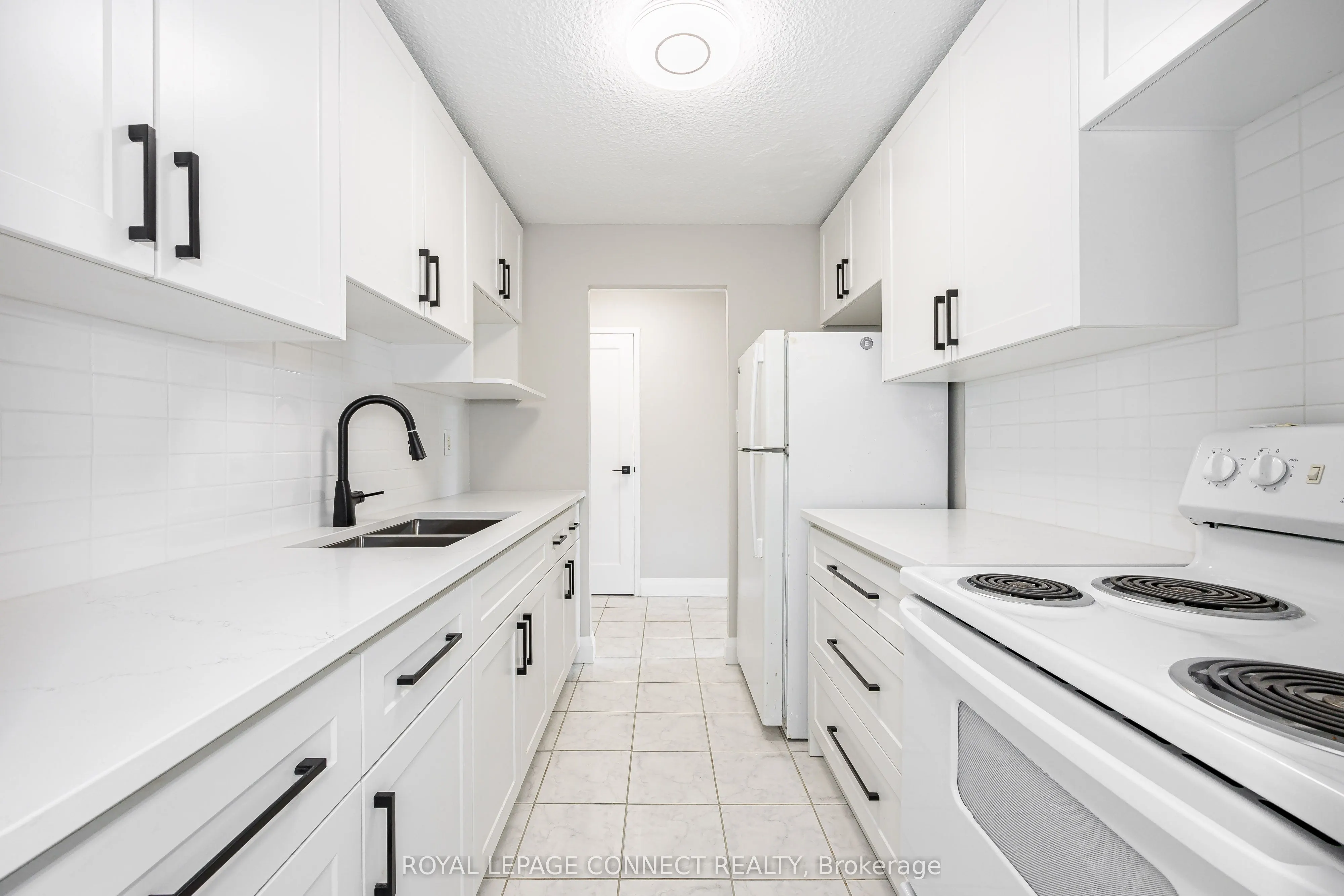 936 Glen Street, #211