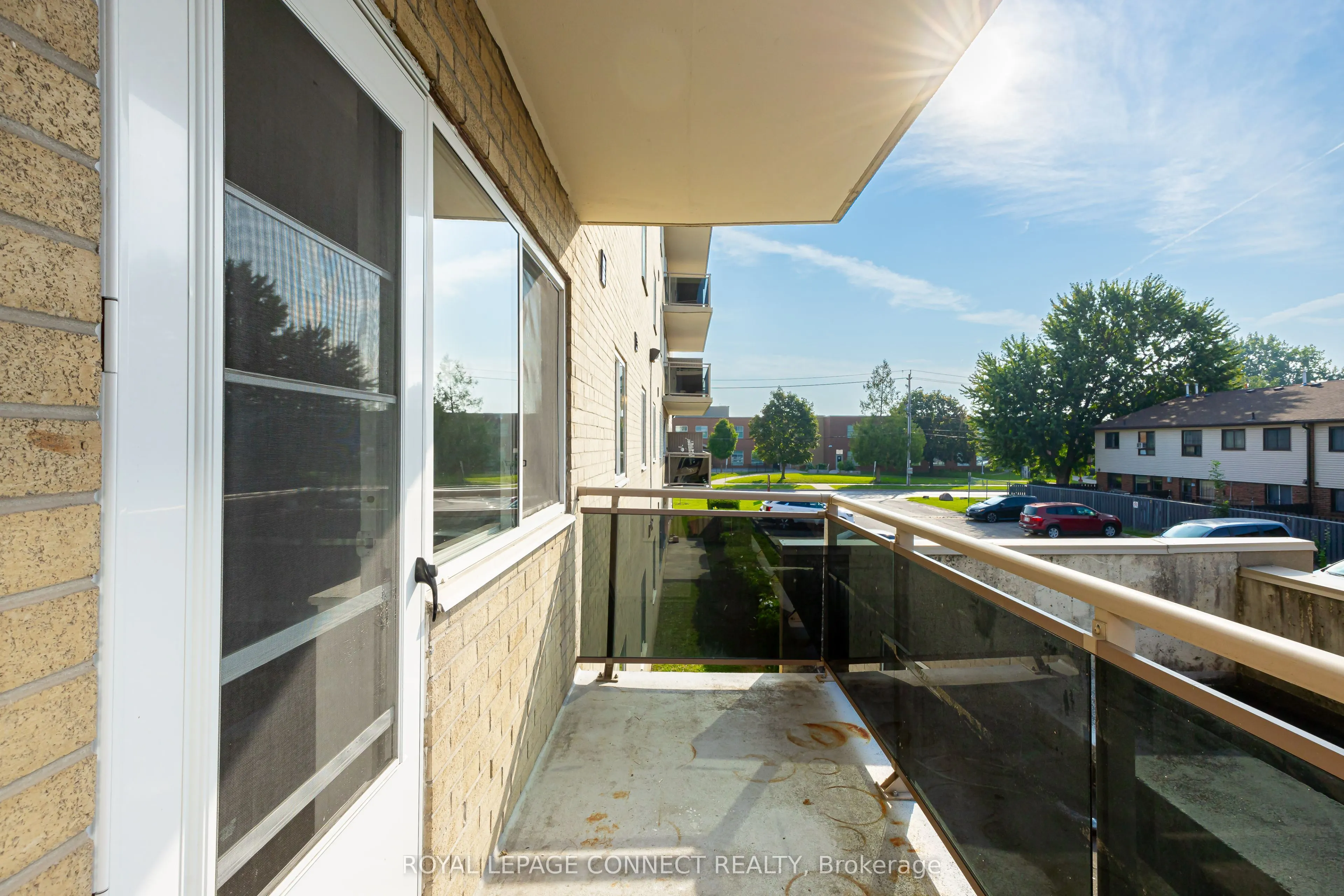 936 Glen Street, #211