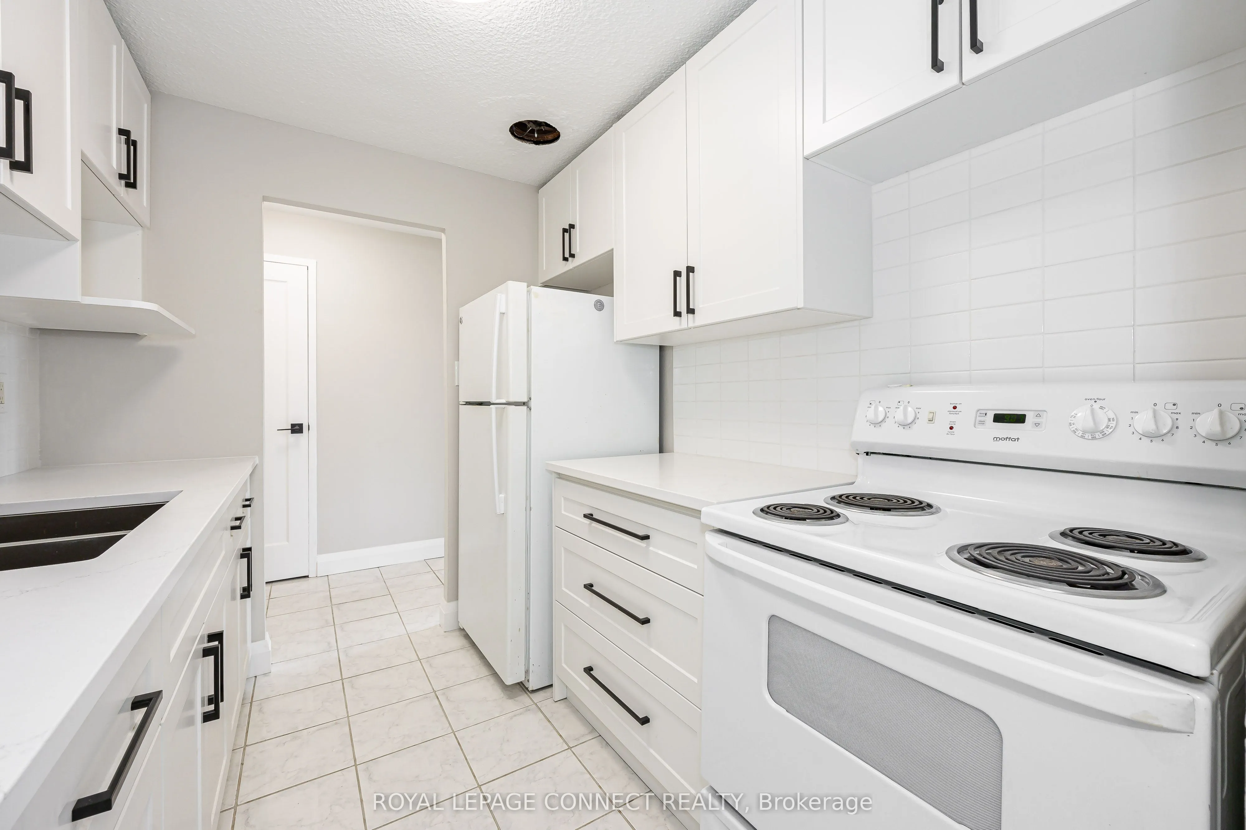 936 Glen Street, #211