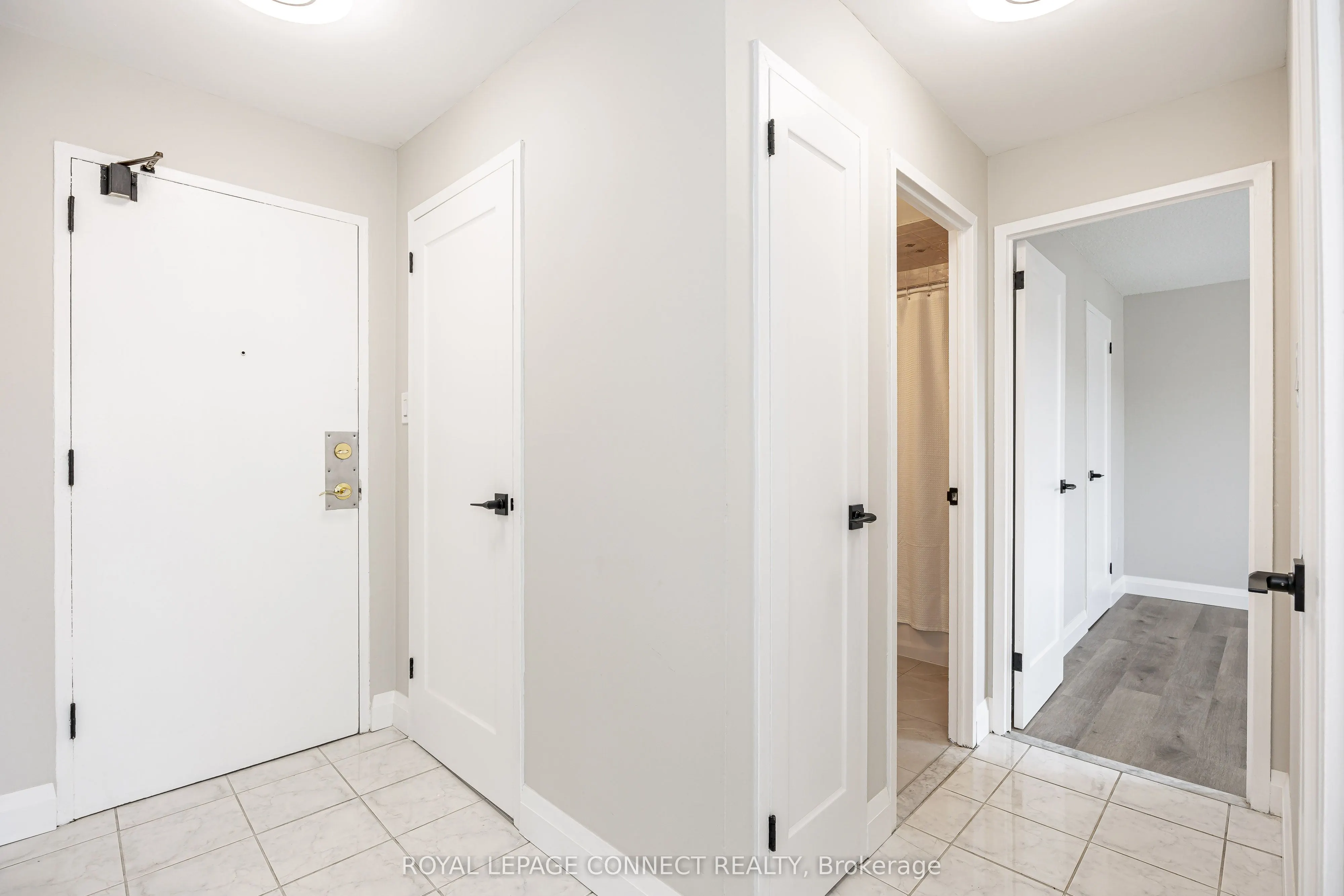 936 Glen Street, #211