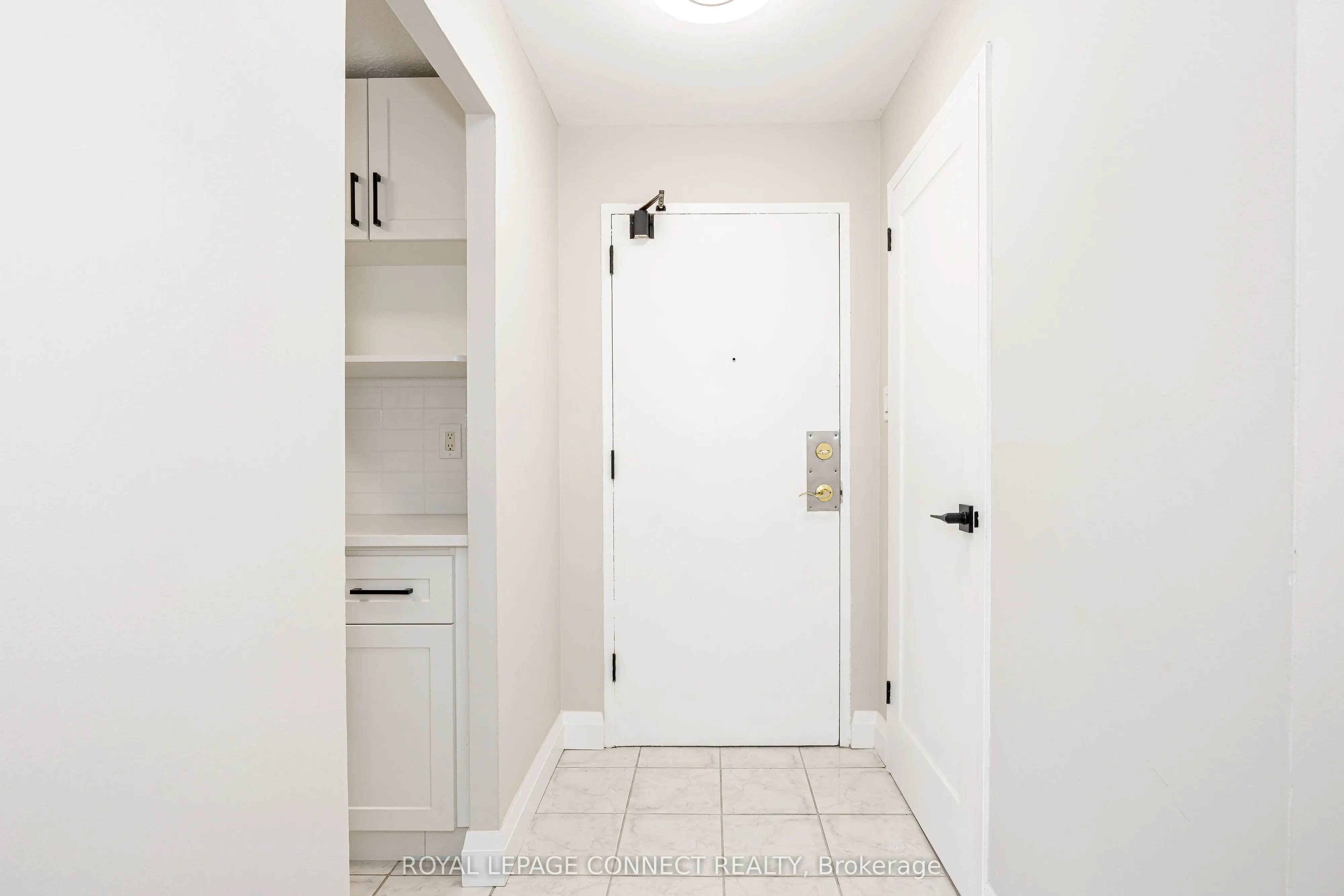 936 Glen Street, #211