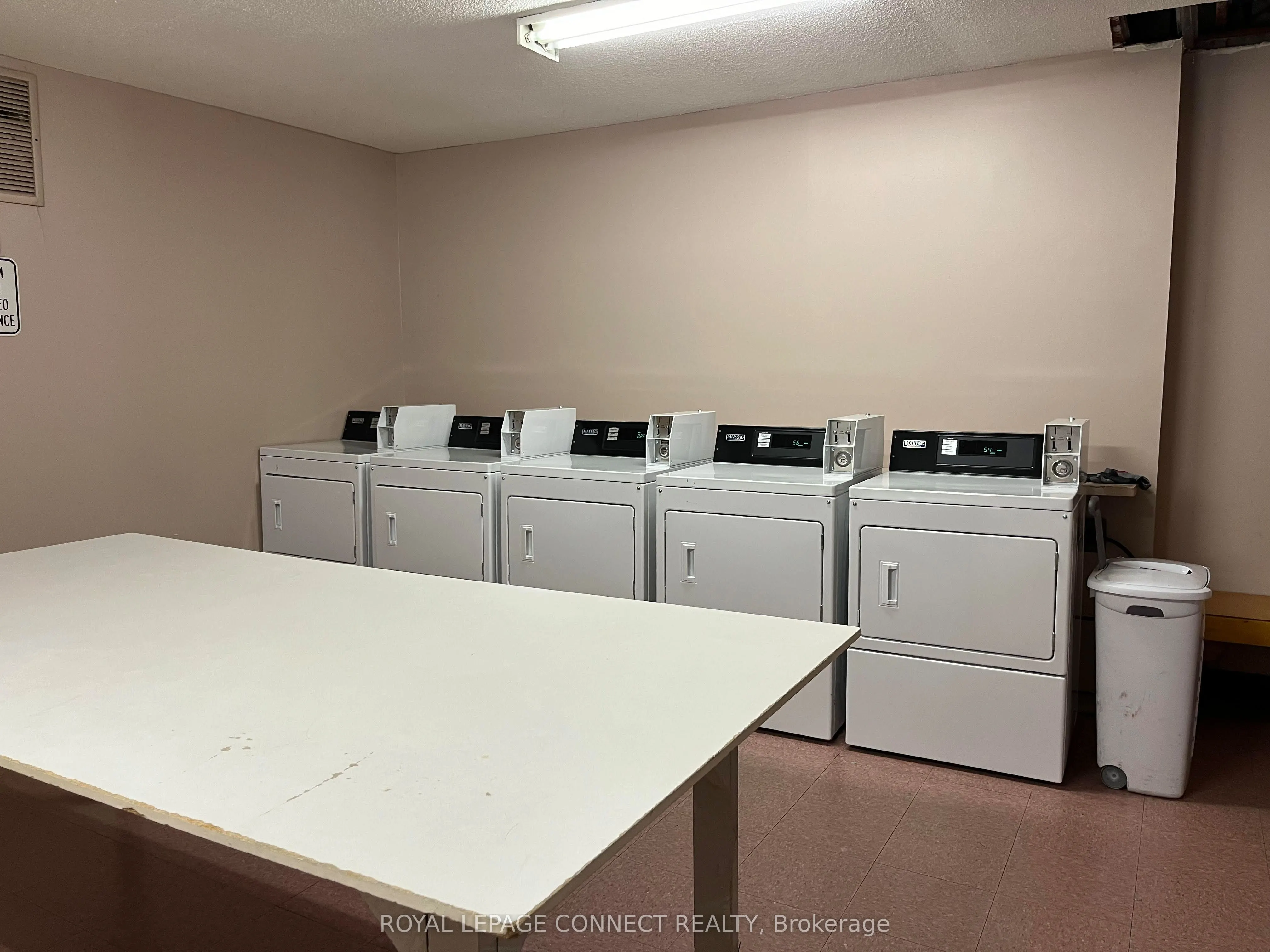 936 Glen Street, #211