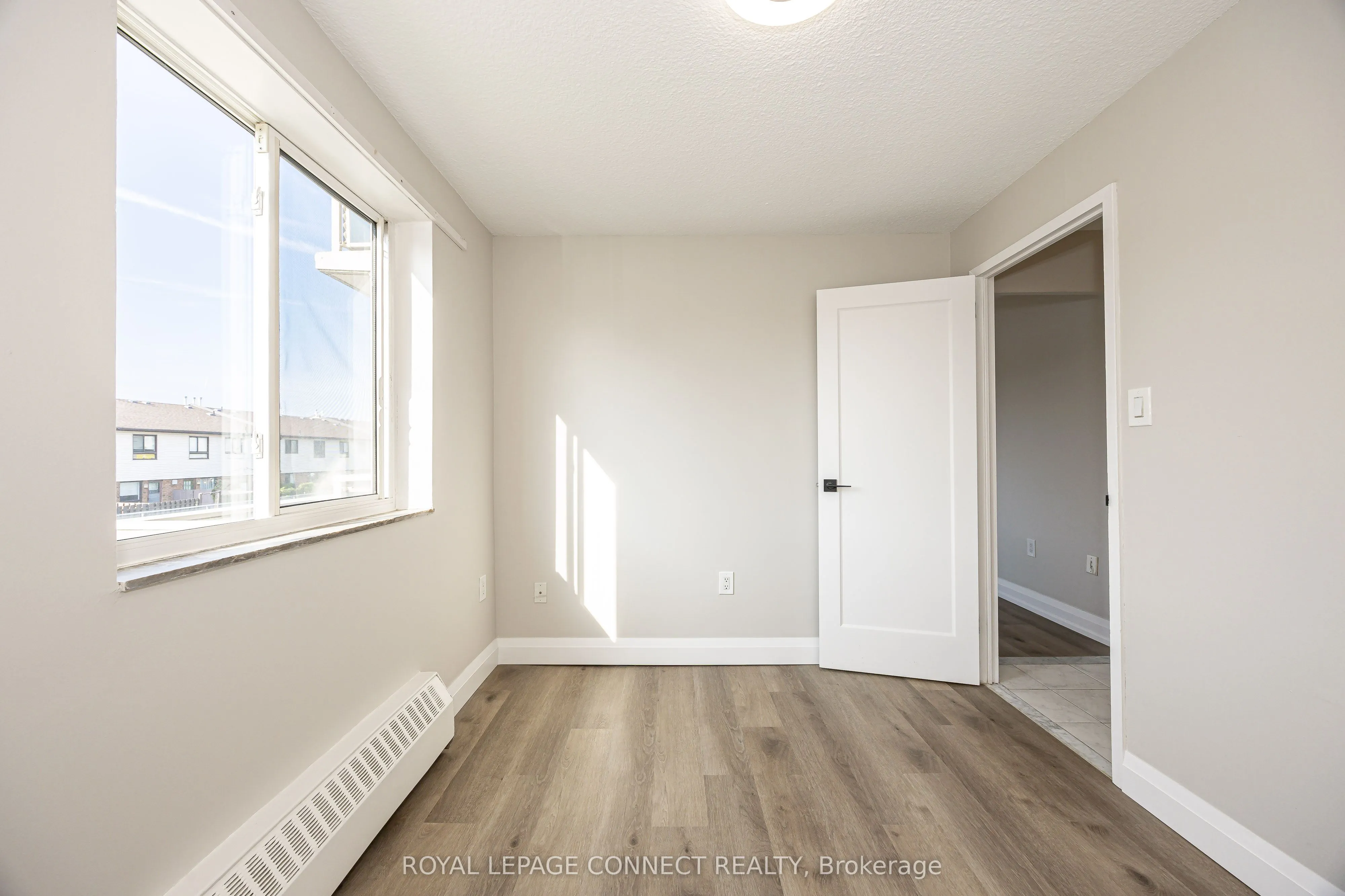 936 Glen Street, #211