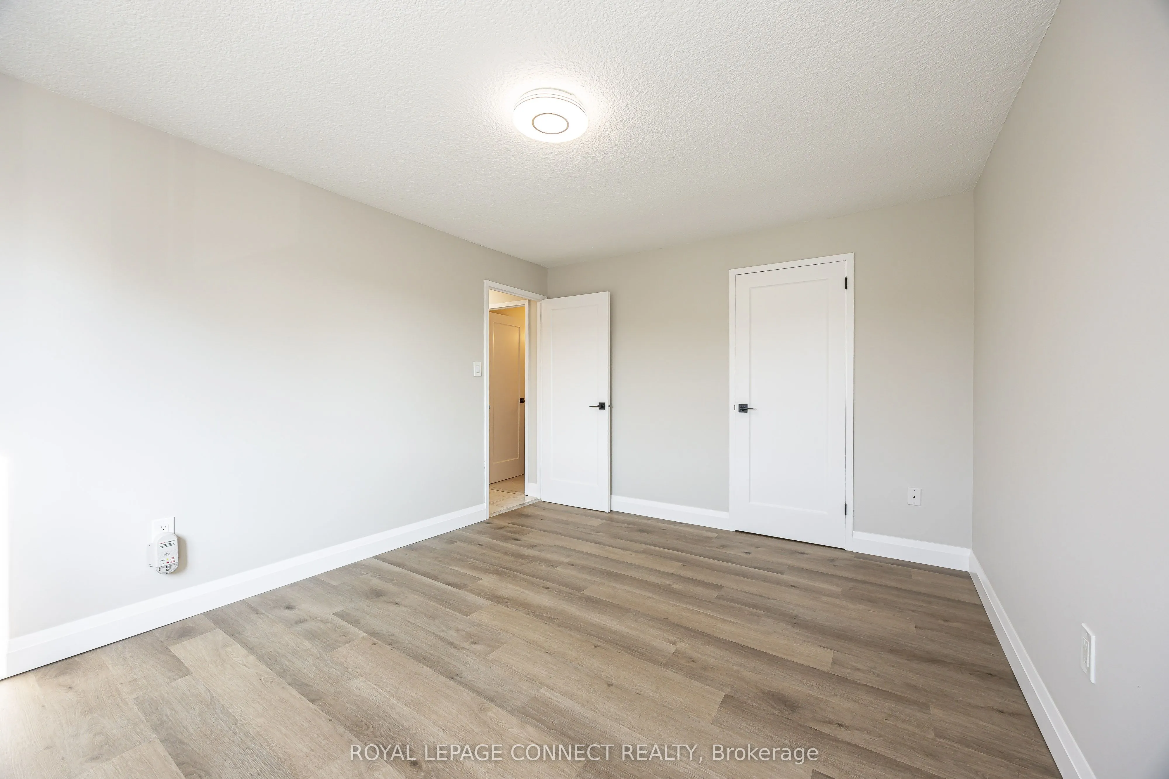 936 Glen Street, #211