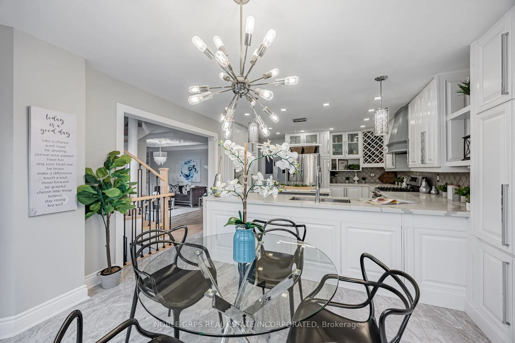 48 Lipton Crescent